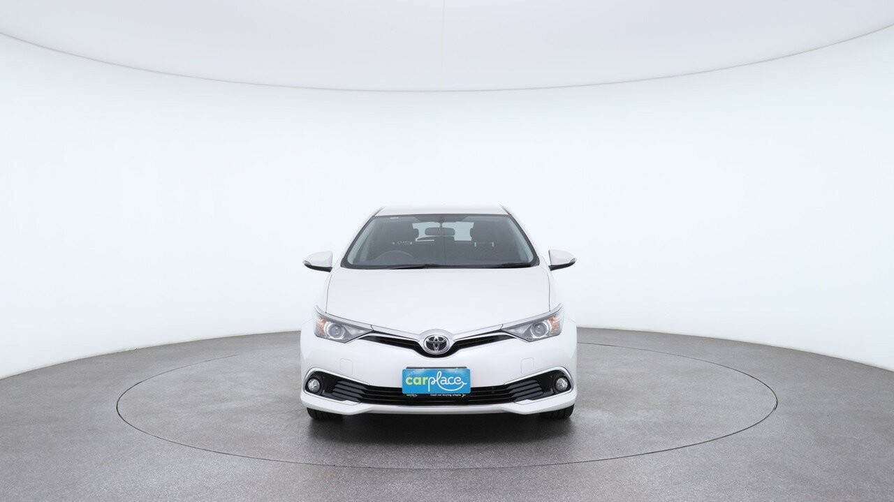 Toyota Corolla image 2