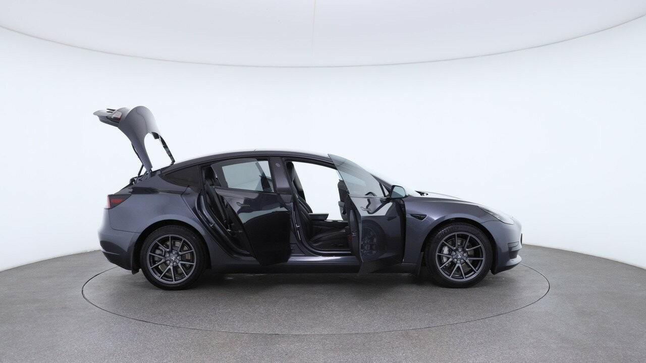 Tesla Model 3 image 4