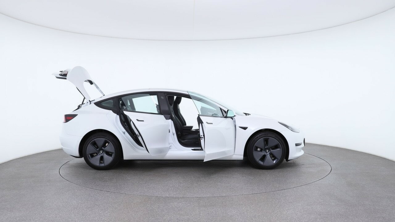 Tesla Model 3 image 4