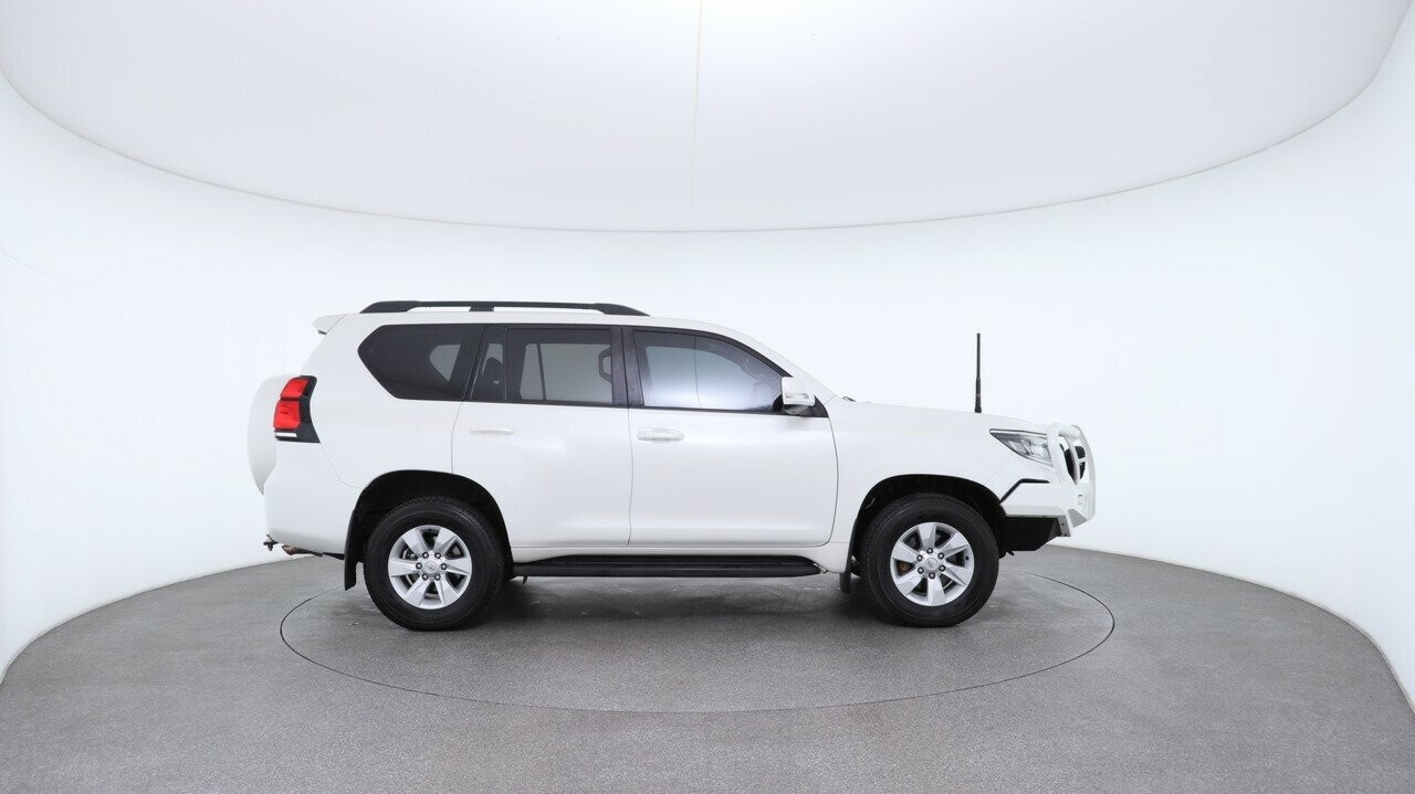 Toyota Landcruiser Prado image 3