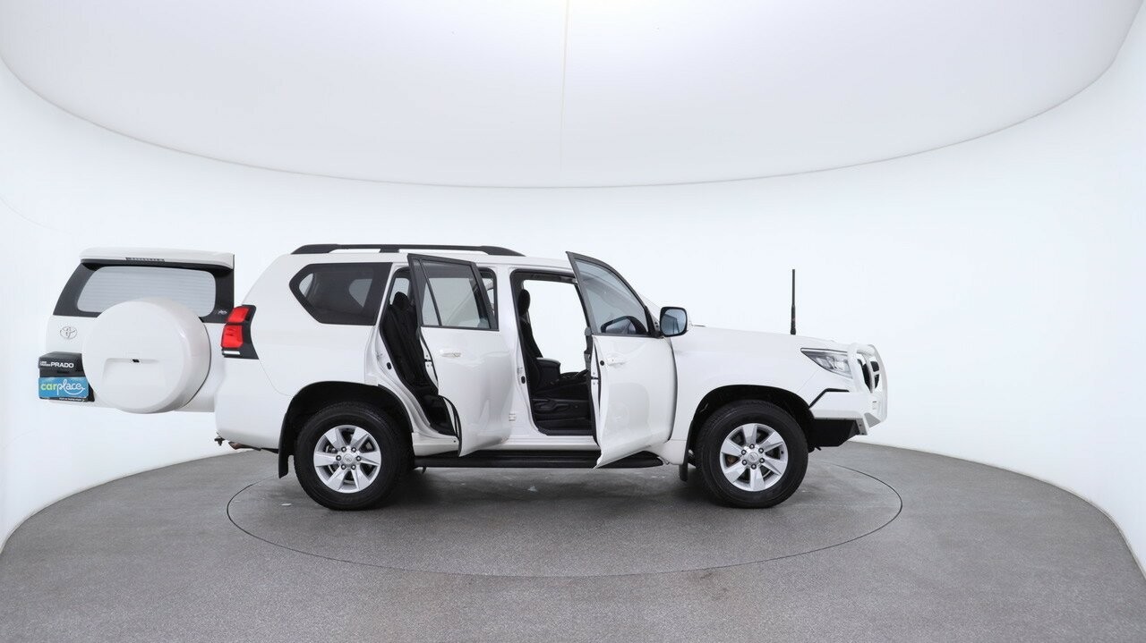 Toyota Landcruiser Prado image 4