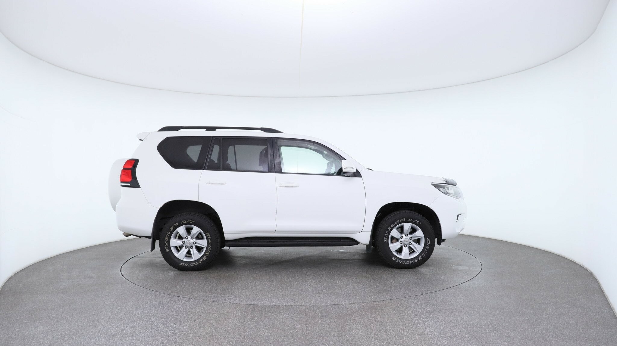 Toyota Landcruiser Prado image 3