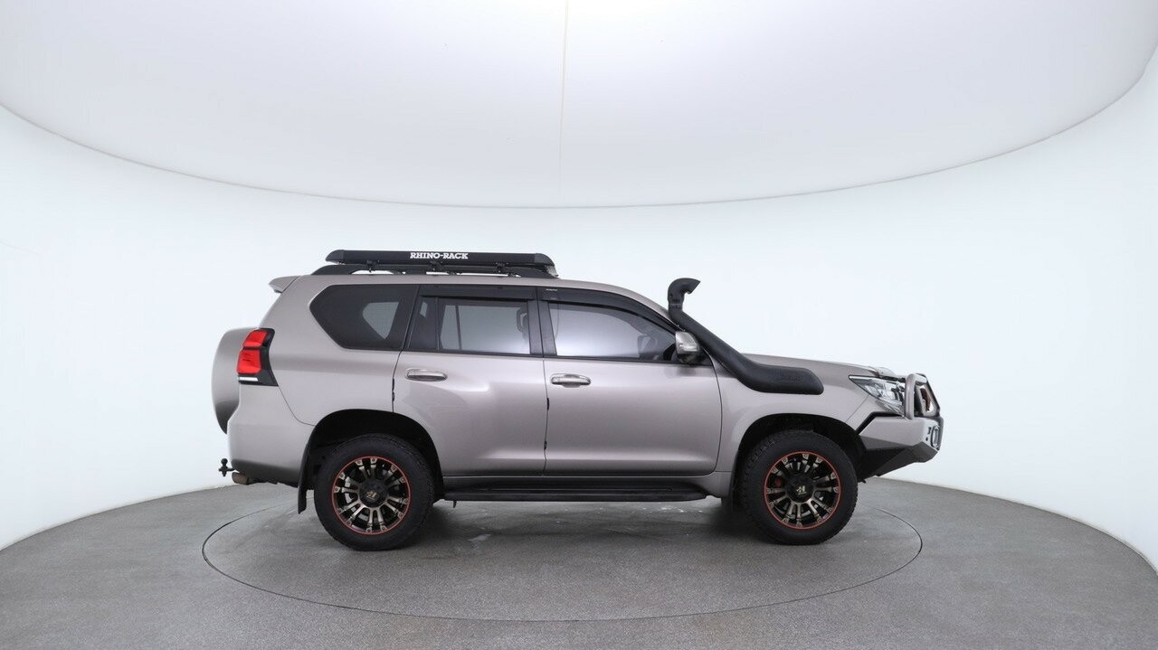 Toyota Landcruiser Prado image 3