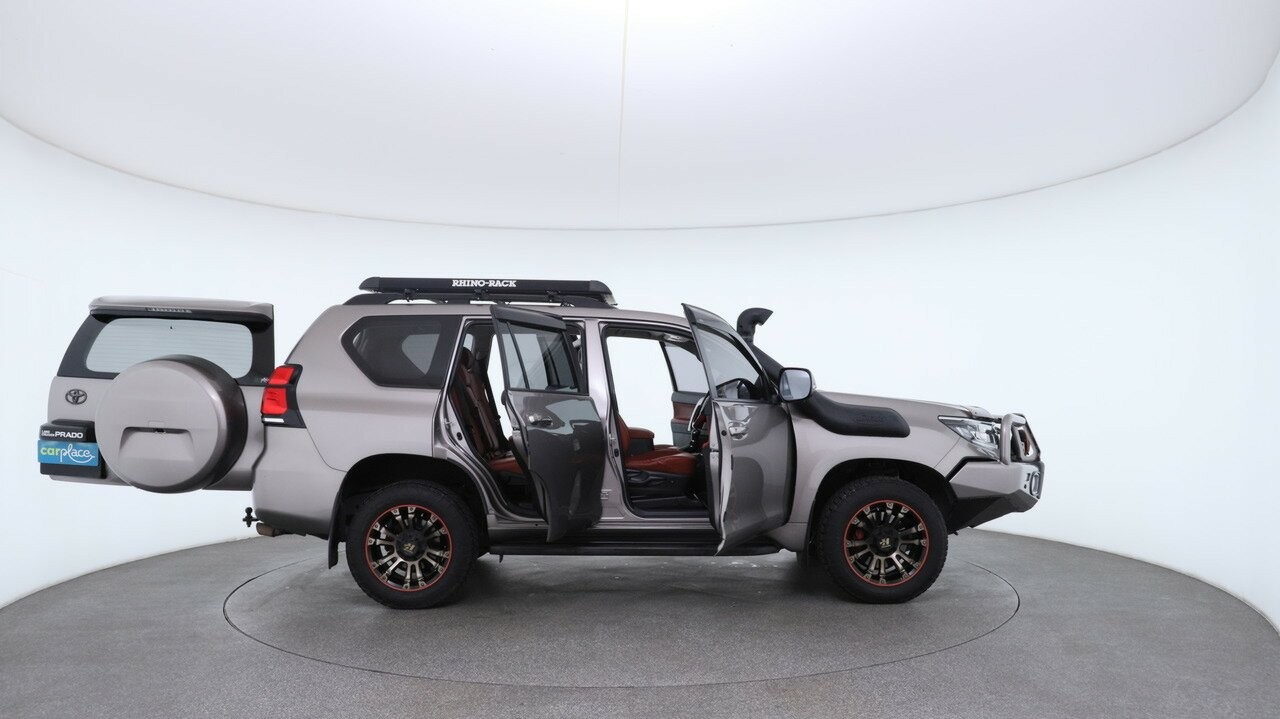 Toyota Landcruiser Prado image 4