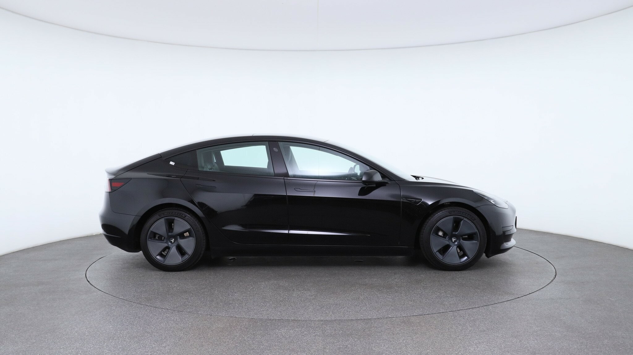 Tesla Model 3 image 3