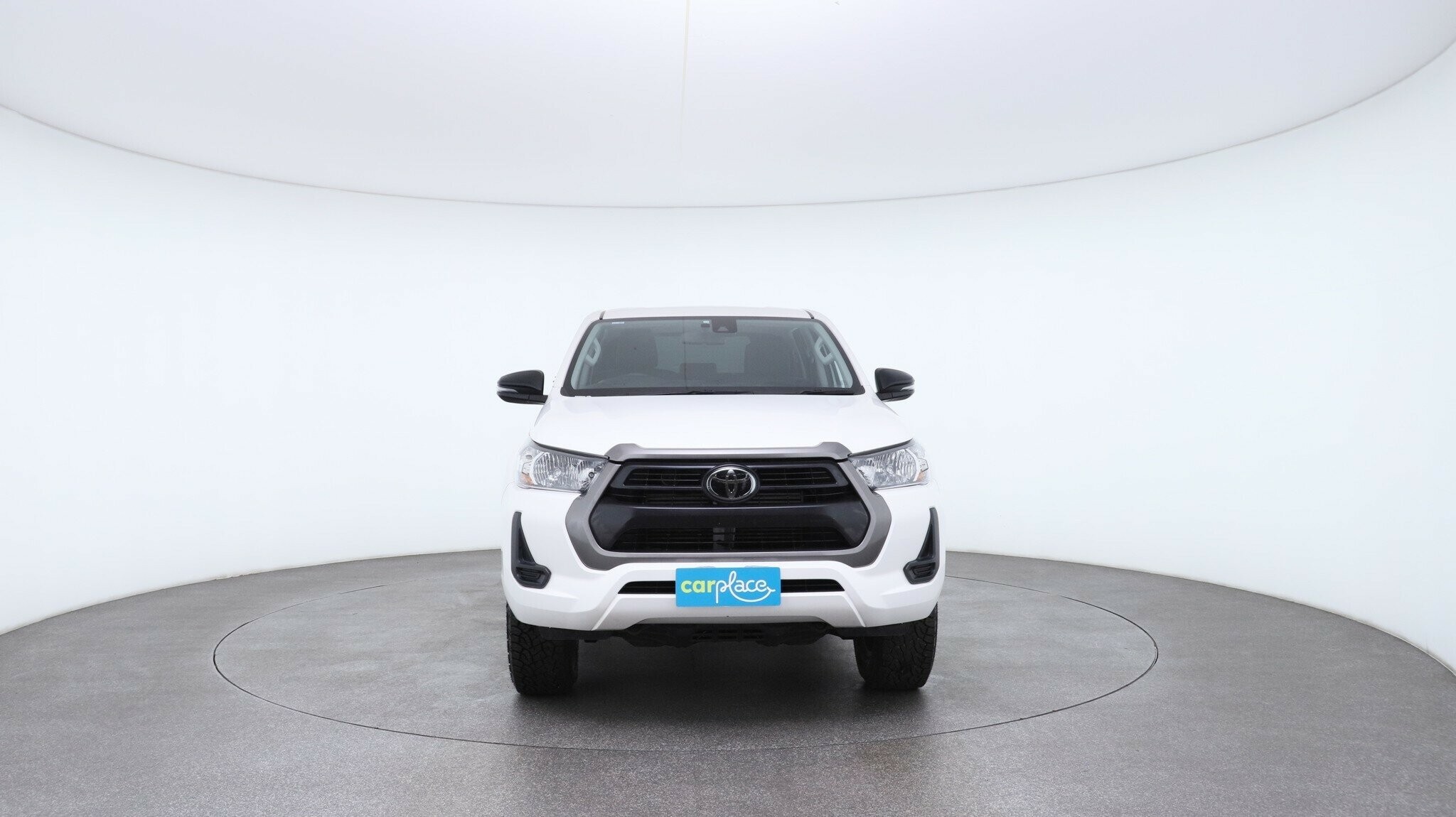 Toyota Hilux image 2