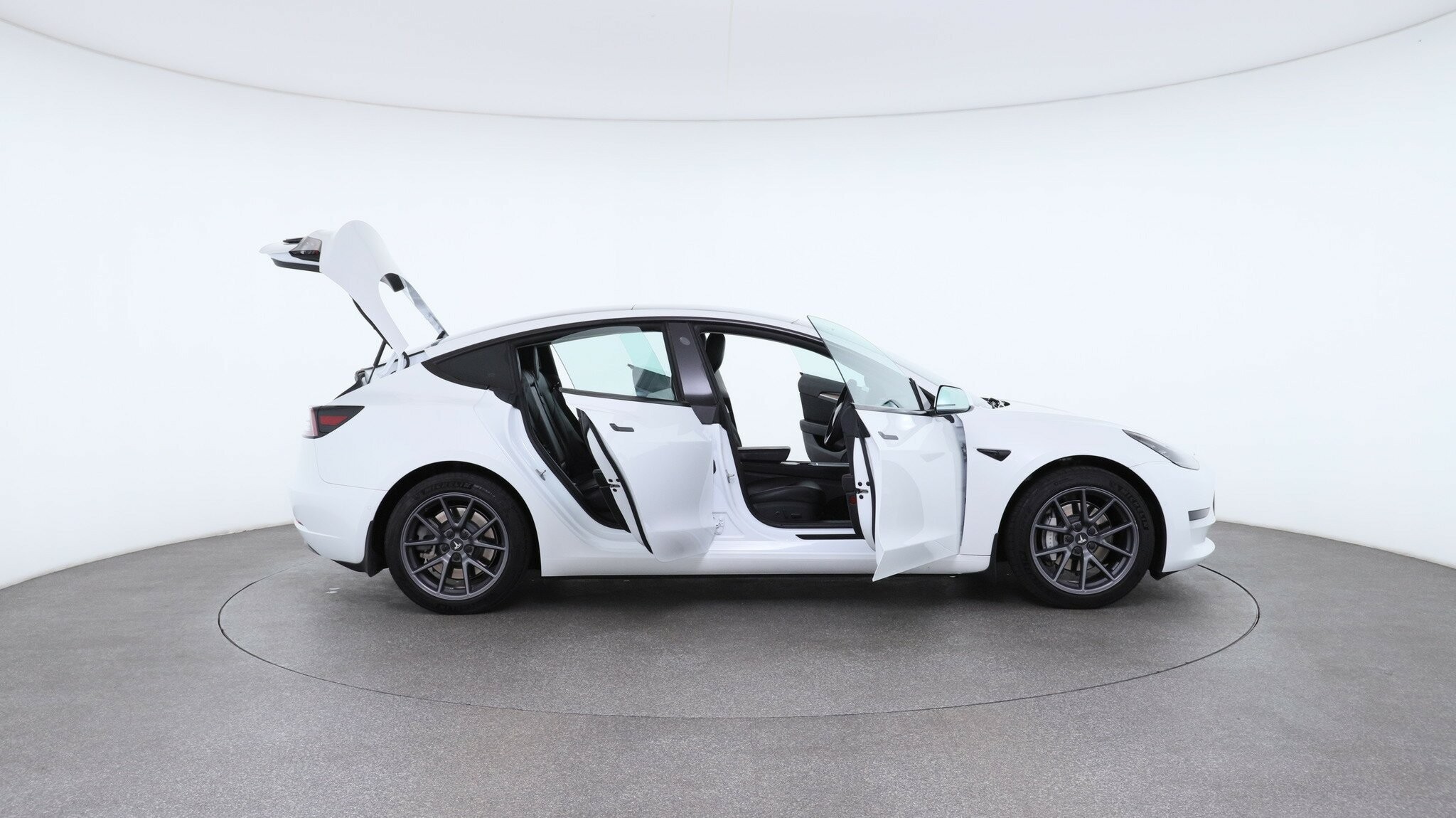 Tesla Model 3 image 4