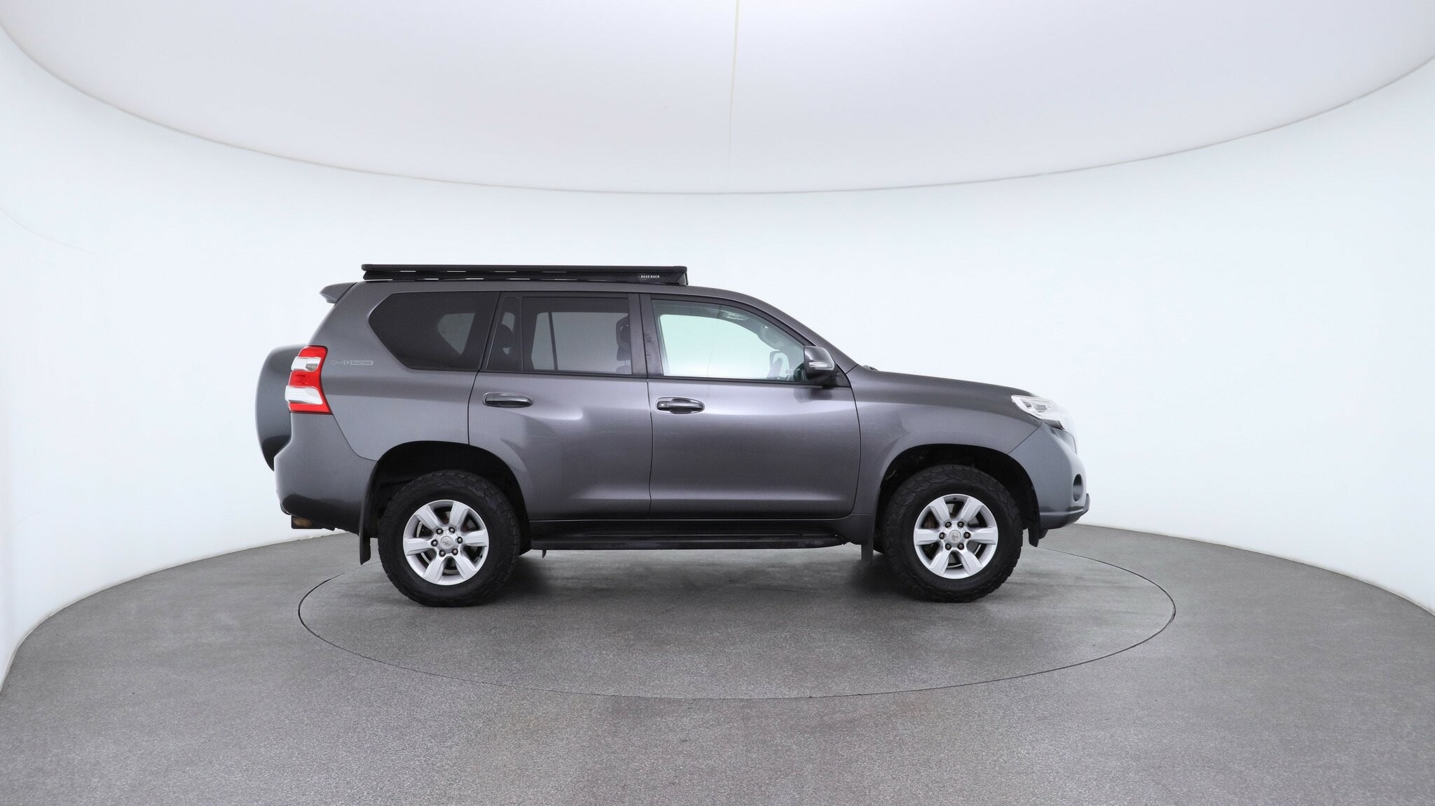 Toyota Landcruiser Prado image 3