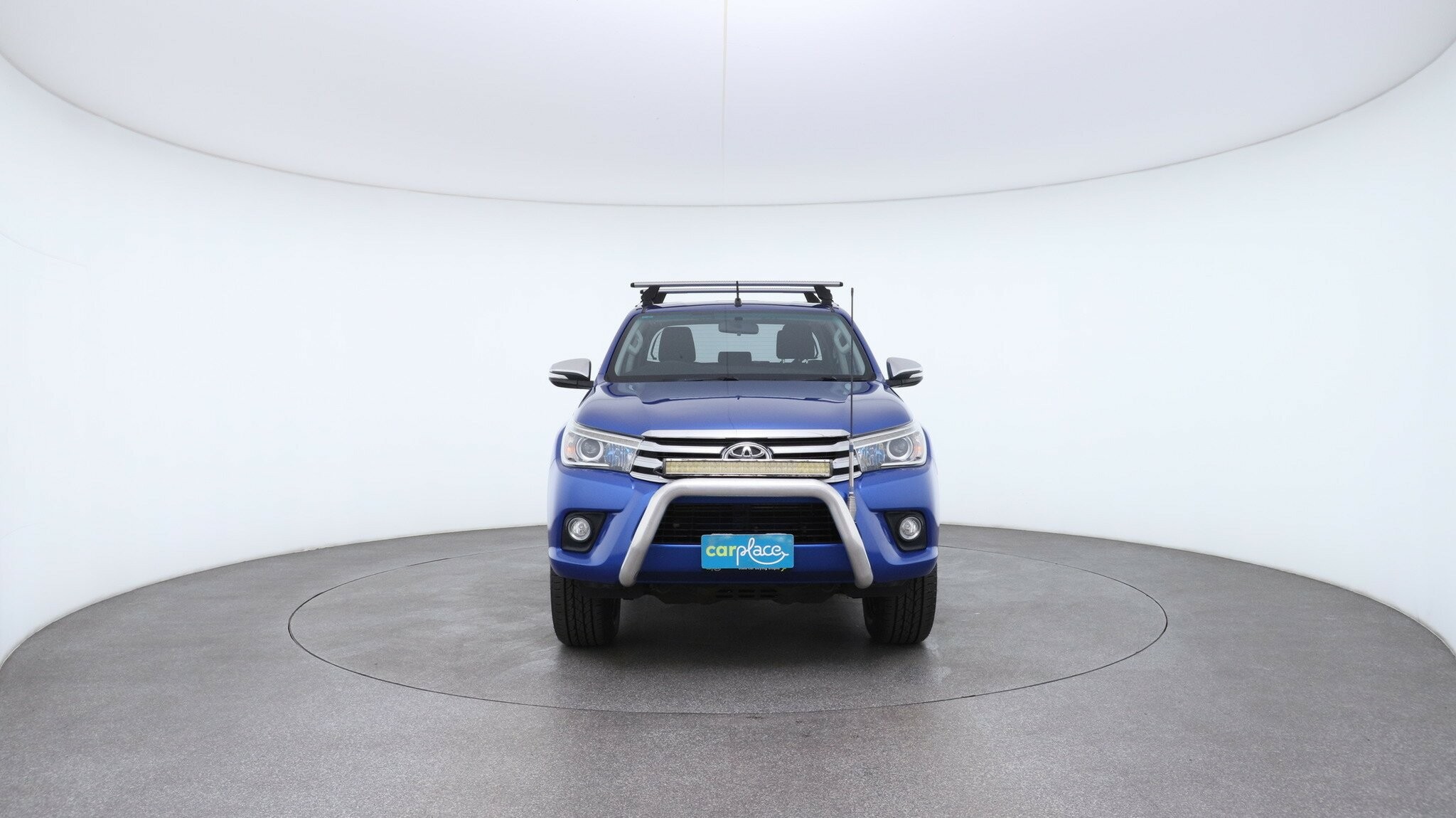 Toyota Hilux image 2