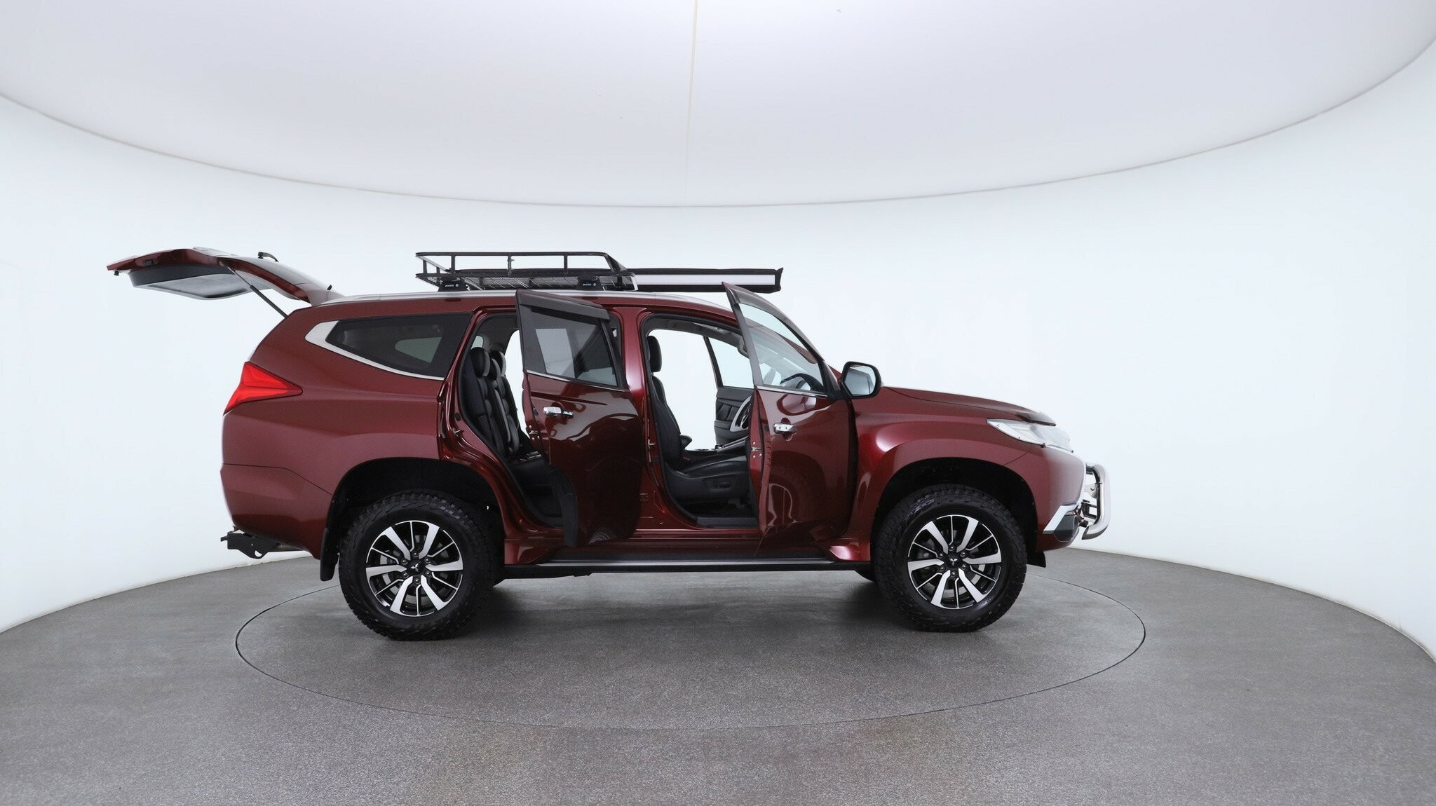 Mitsubishi Pajero Sport image 4