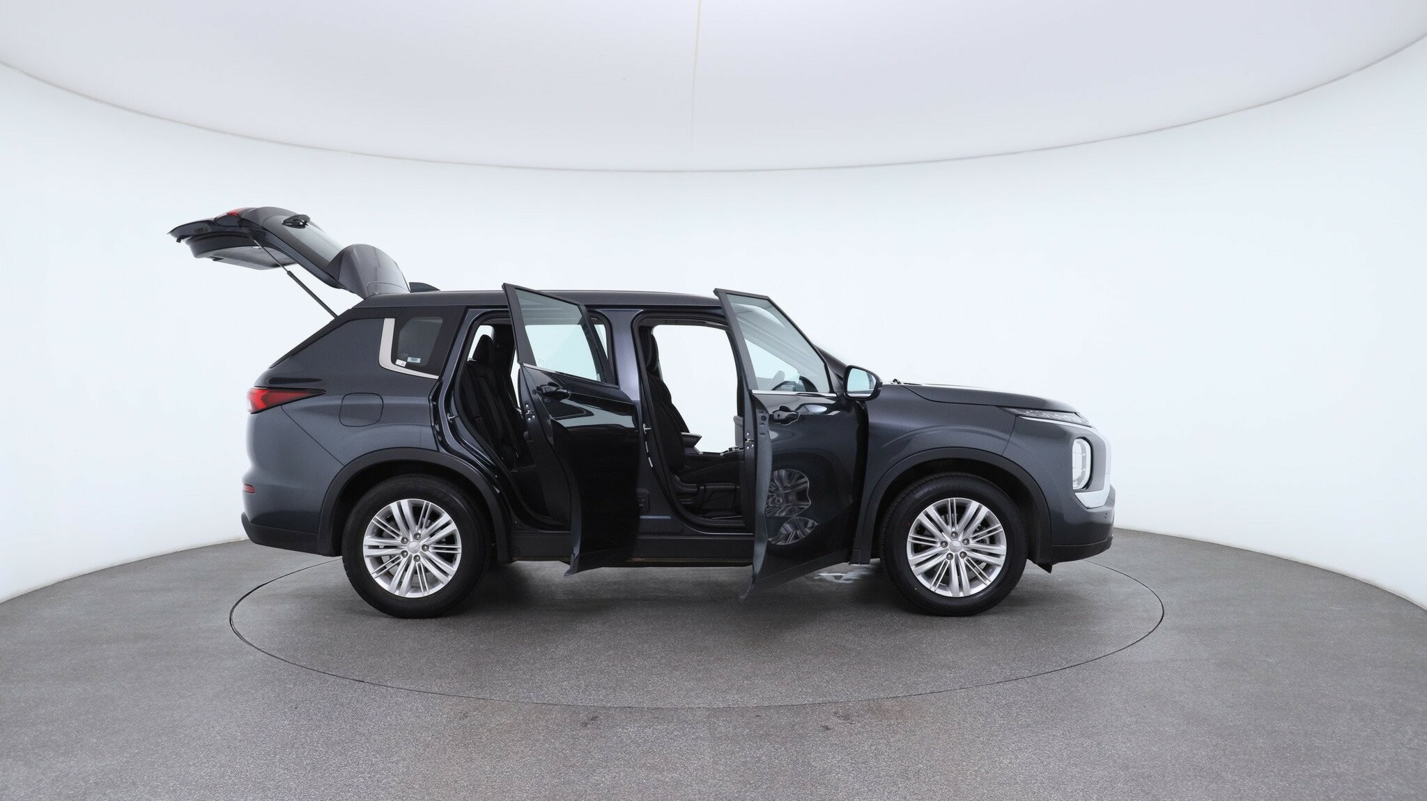 Mitsubishi Outlander image 4