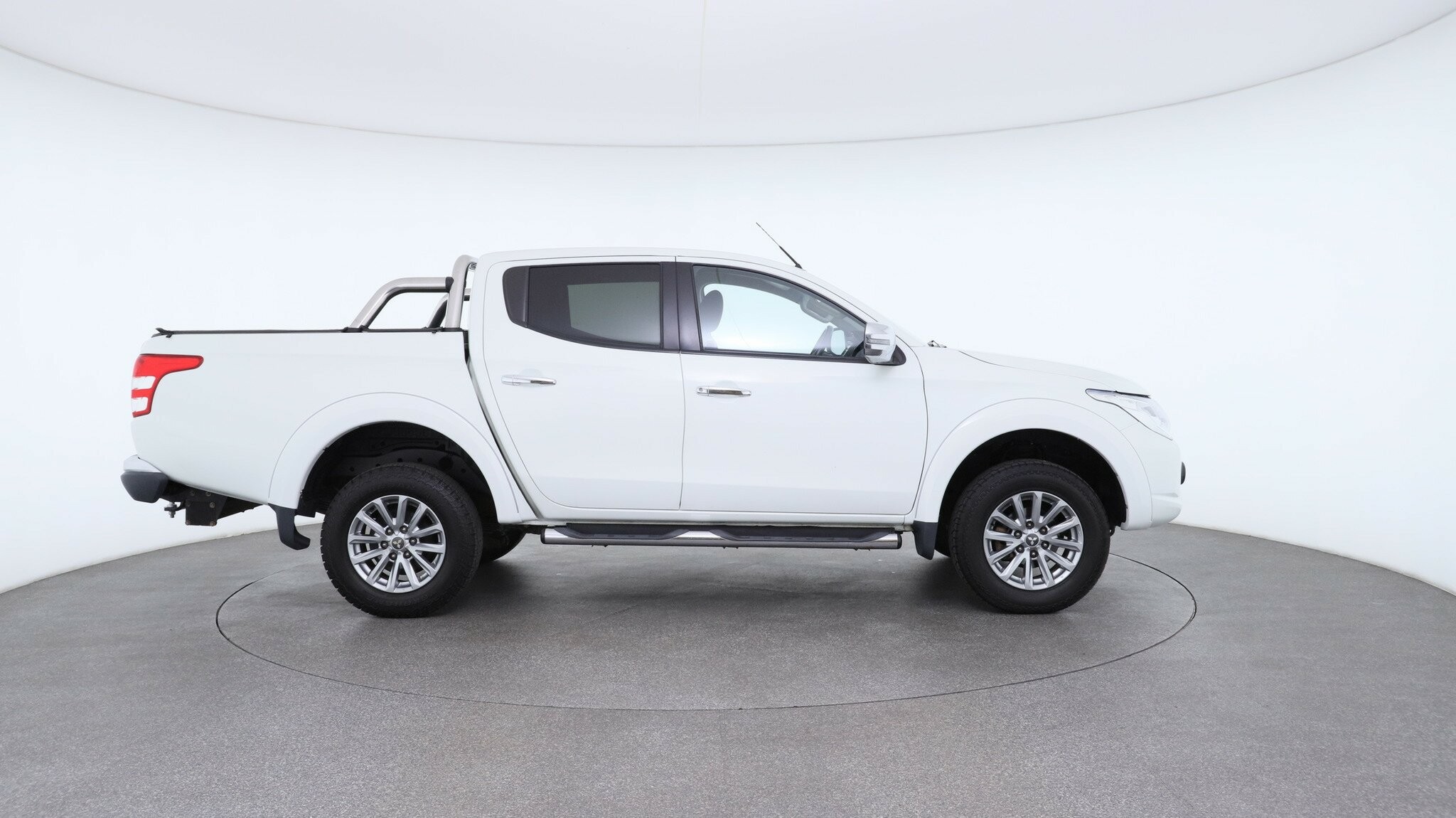 Mitsubishi Triton image 3