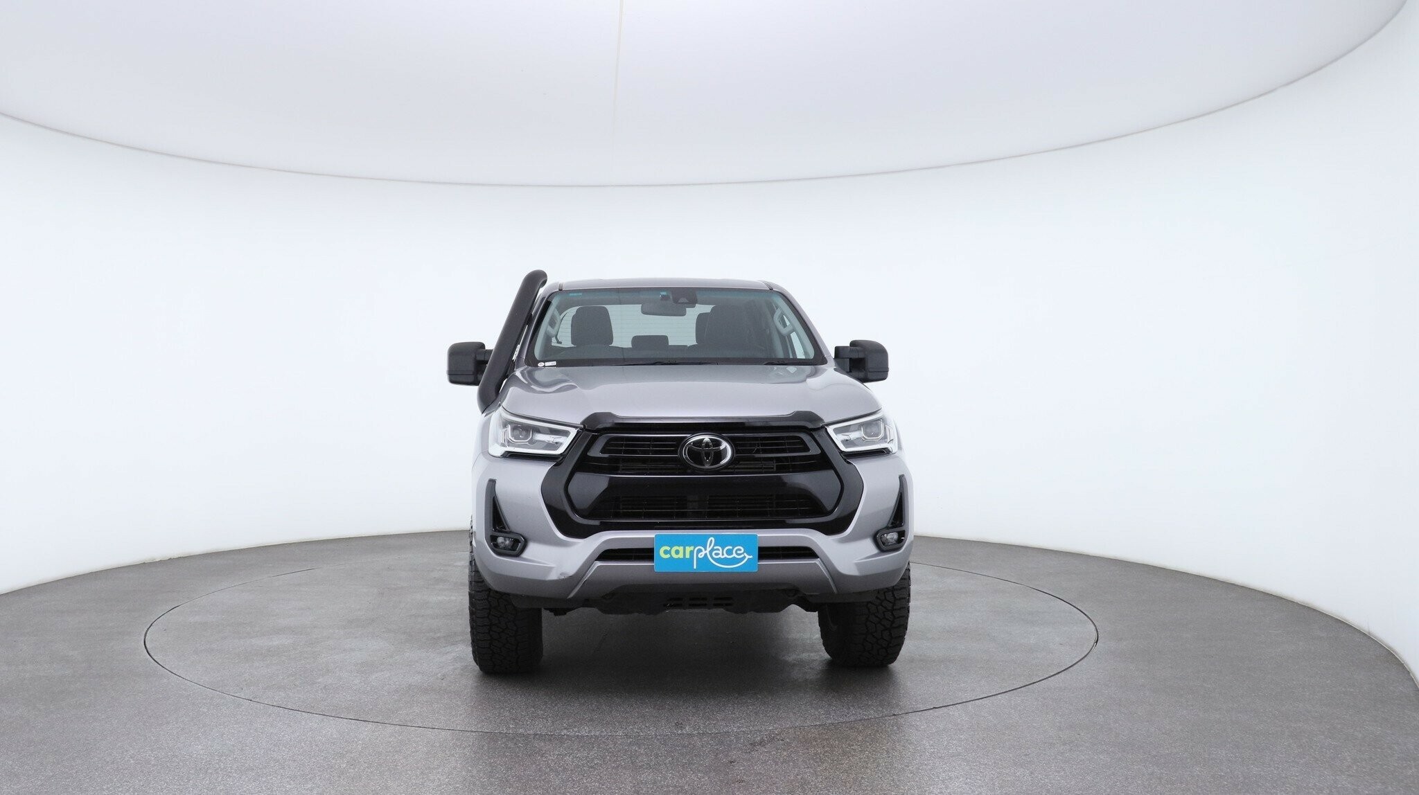 Toyota Hilux image 2