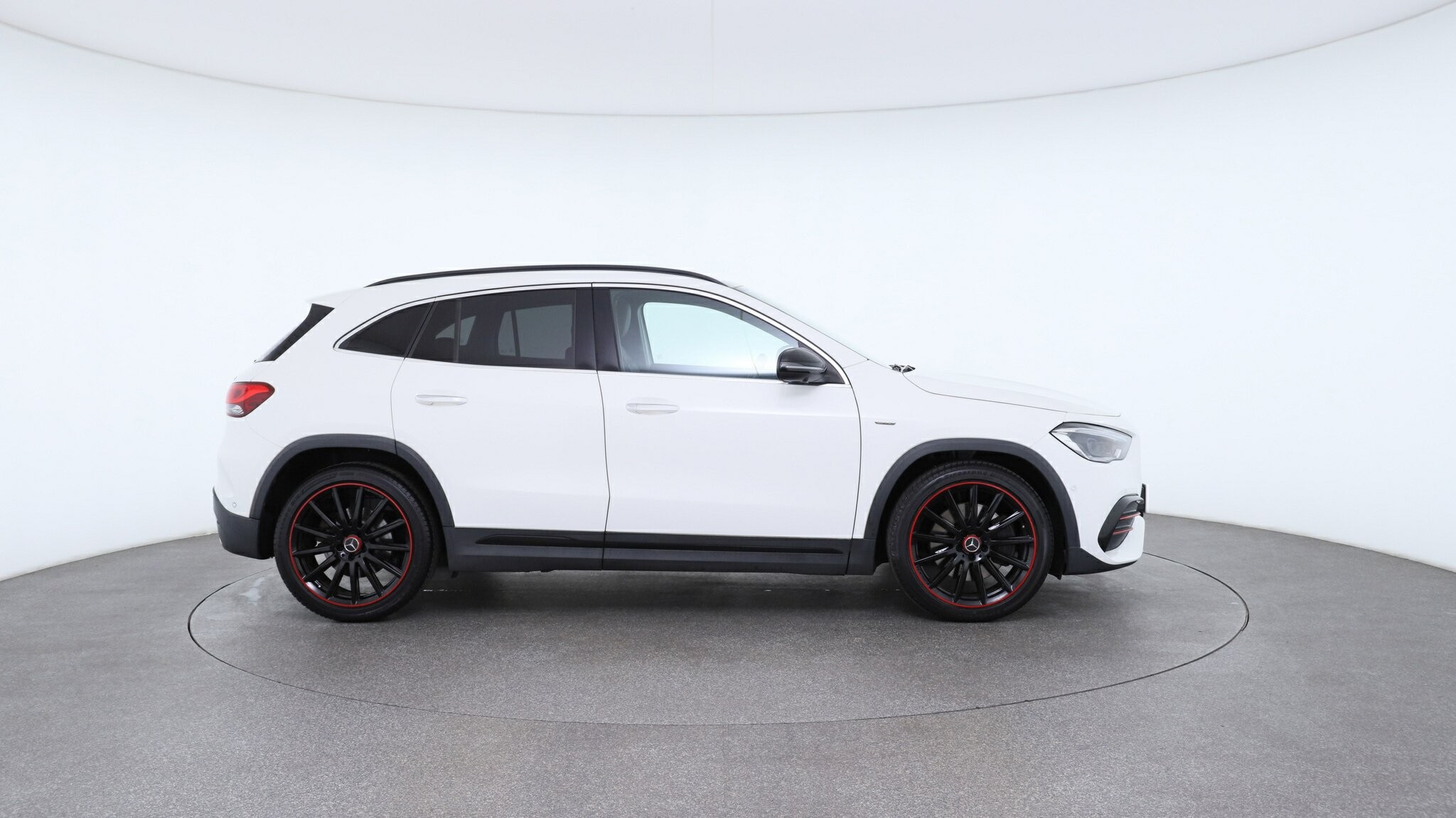 Mercedes Benz Gla-class image 3