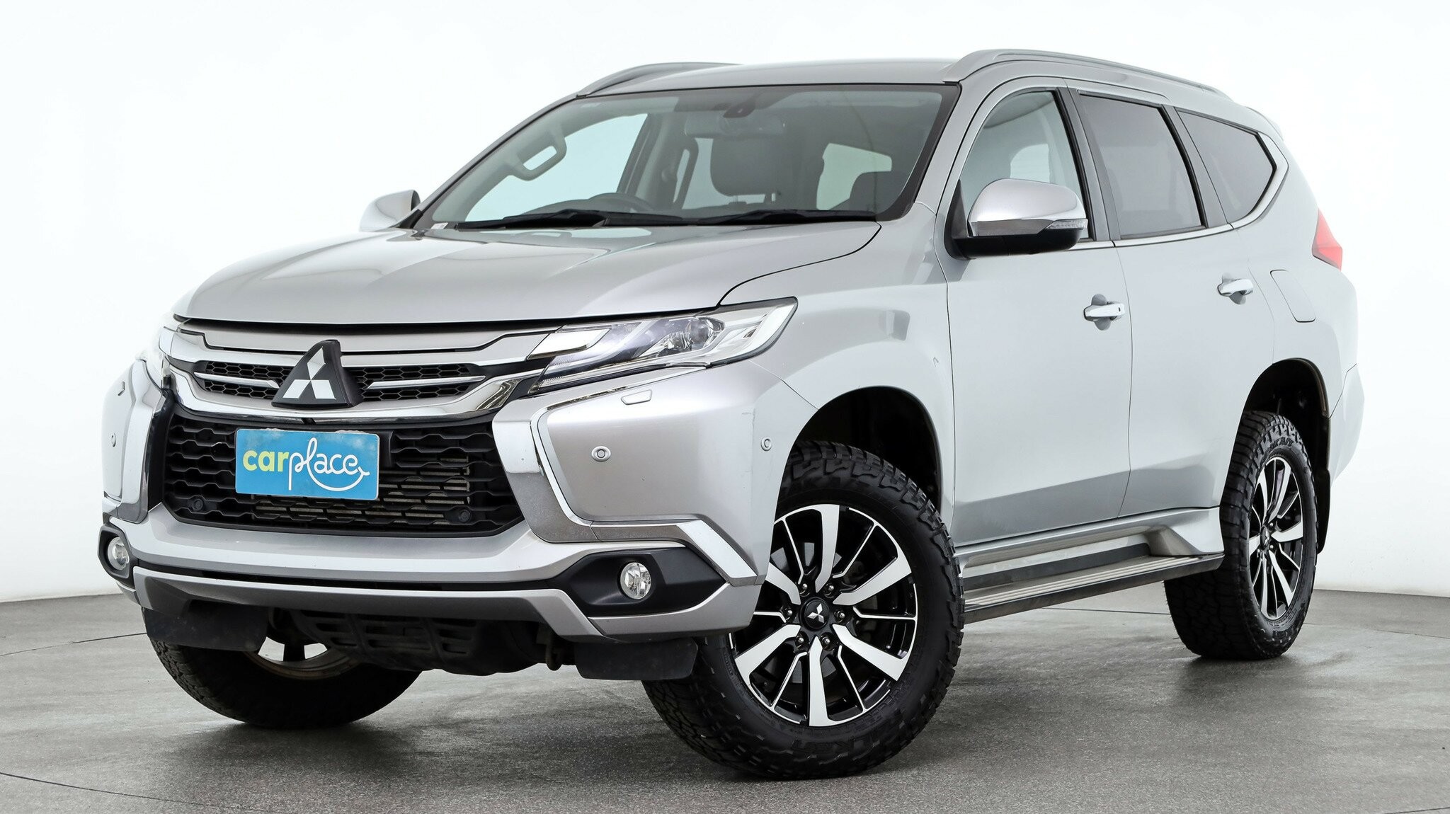 Mitsubishi Pajero Sport image 1