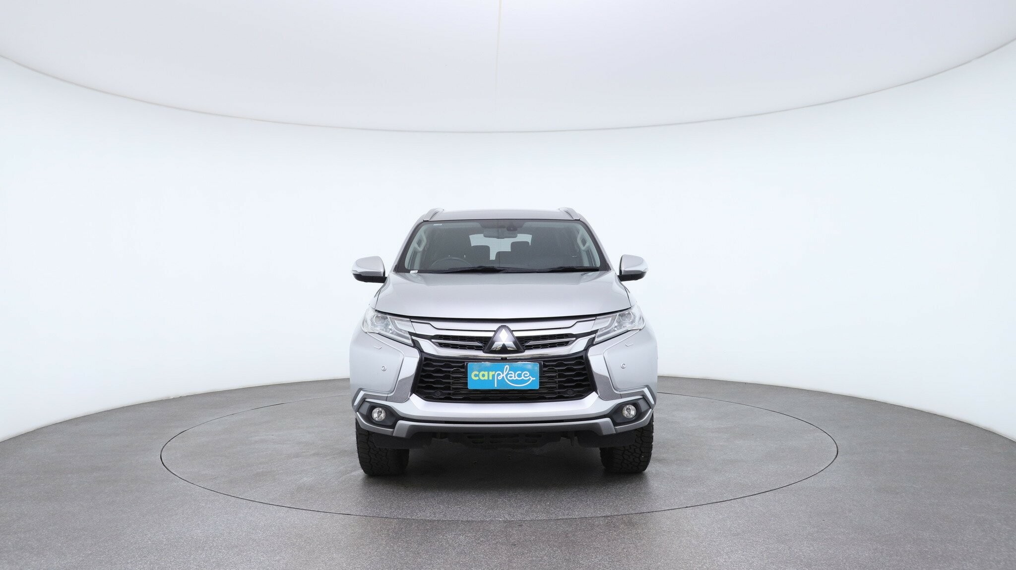 Mitsubishi Pajero Sport image 2