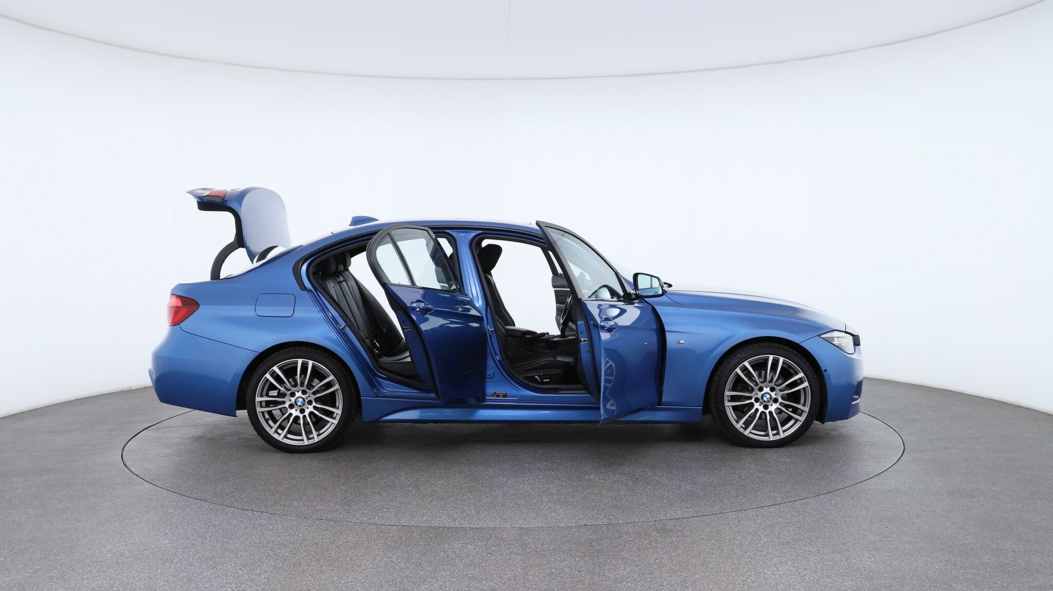 BMW 3 Series image 4