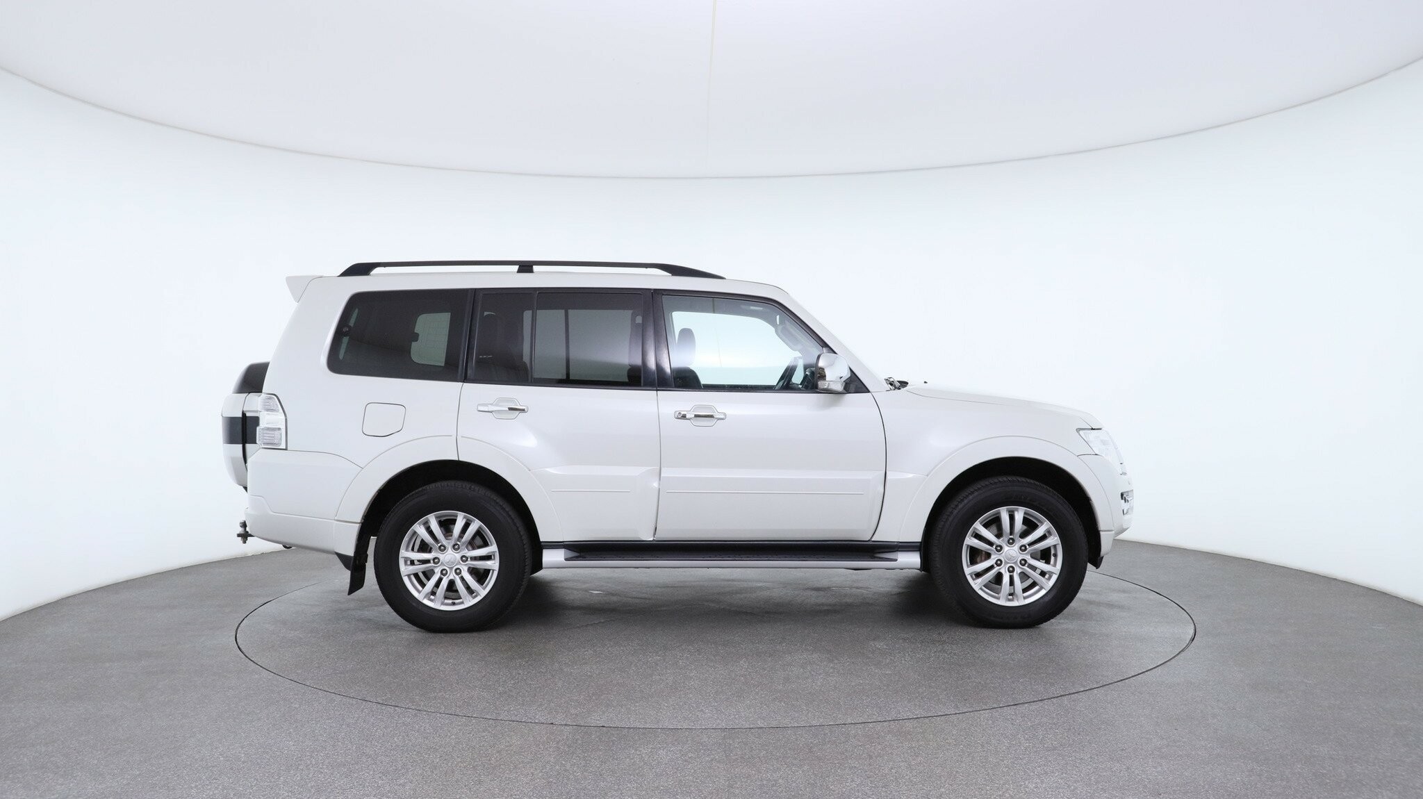 Mitsubishi Pajero image 3