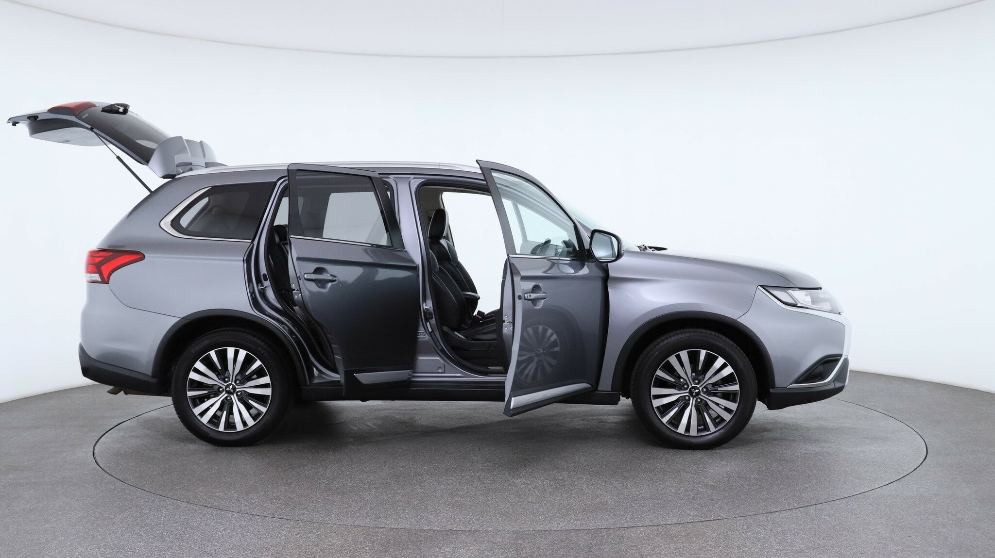 Mitsubishi Outlander image 4