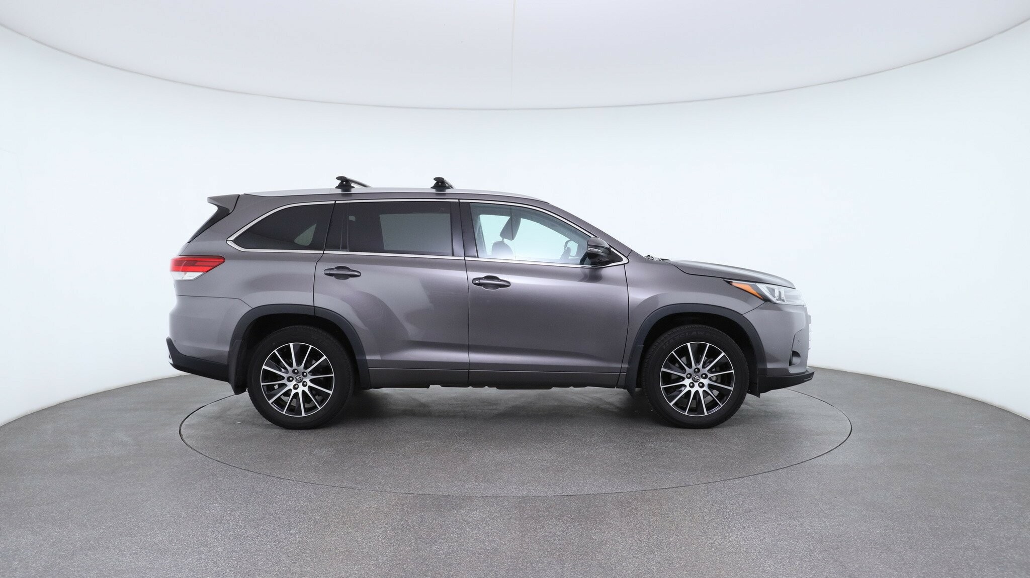 Toyota Kluger image 4