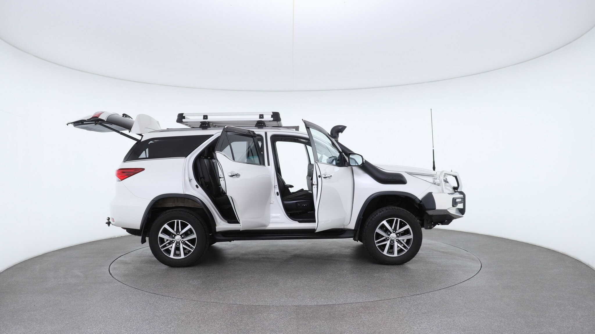 Toyota Fortuner image 4