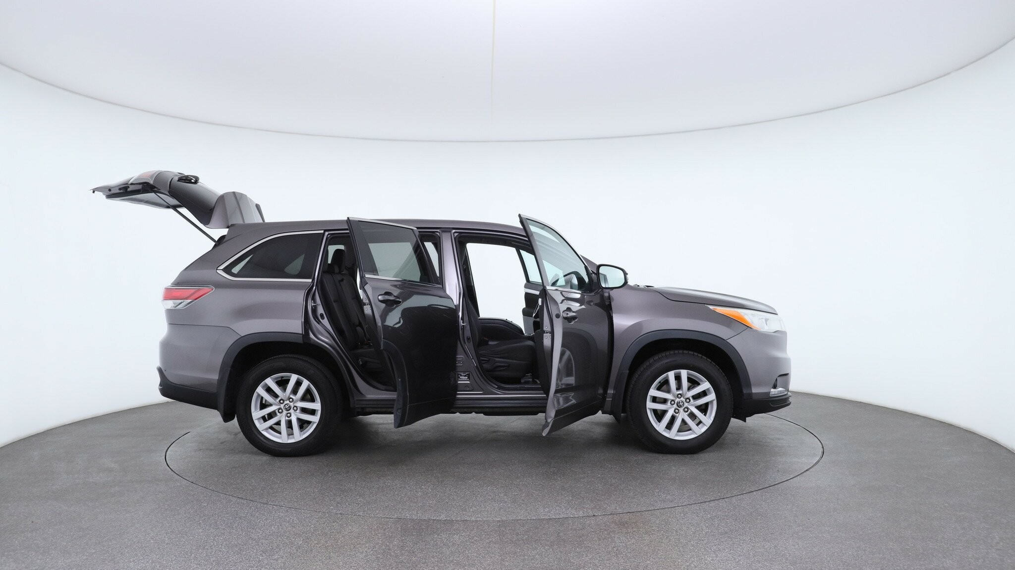 Toyota Kluger image 4