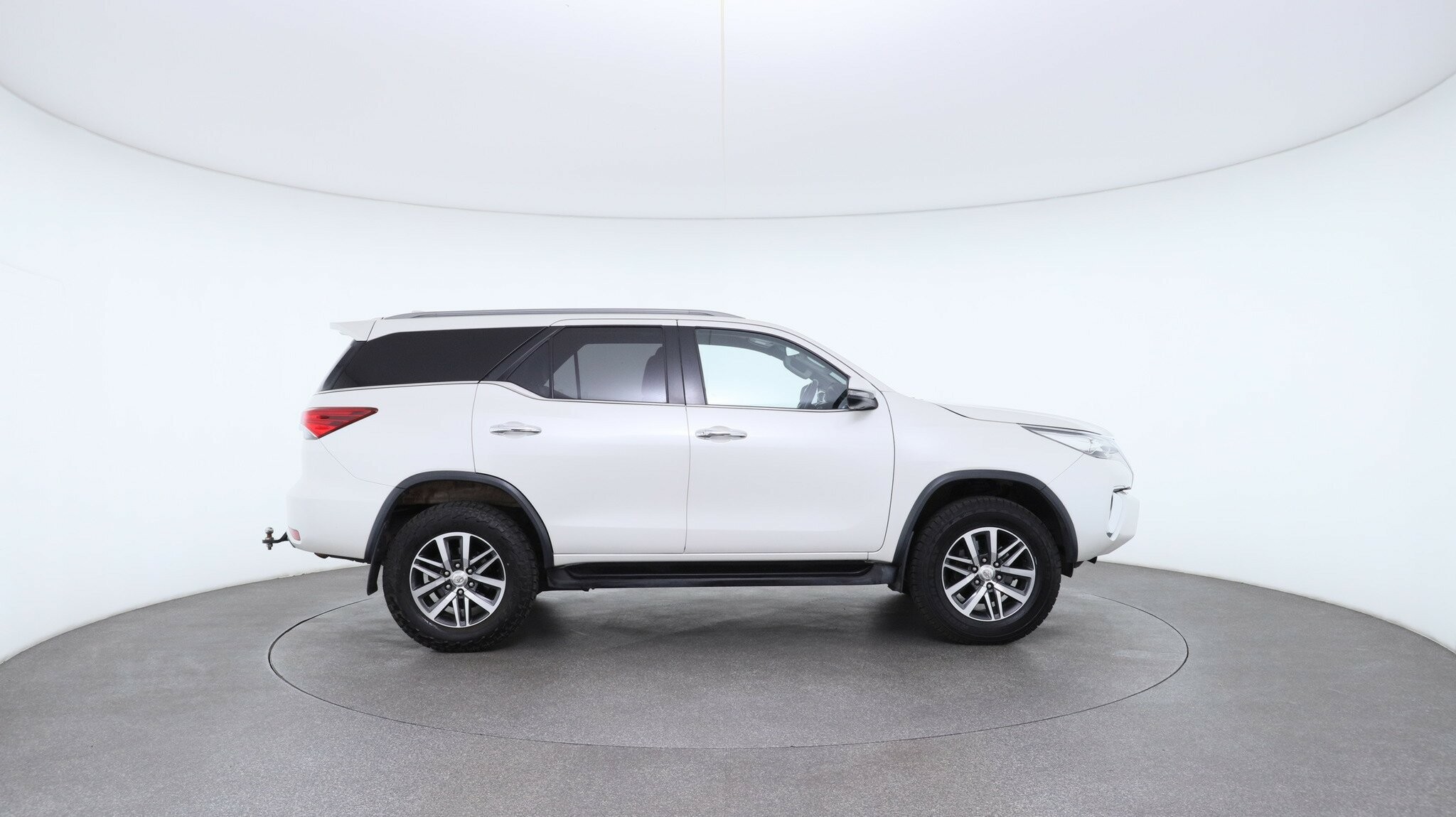 Toyota Fortuner image 3