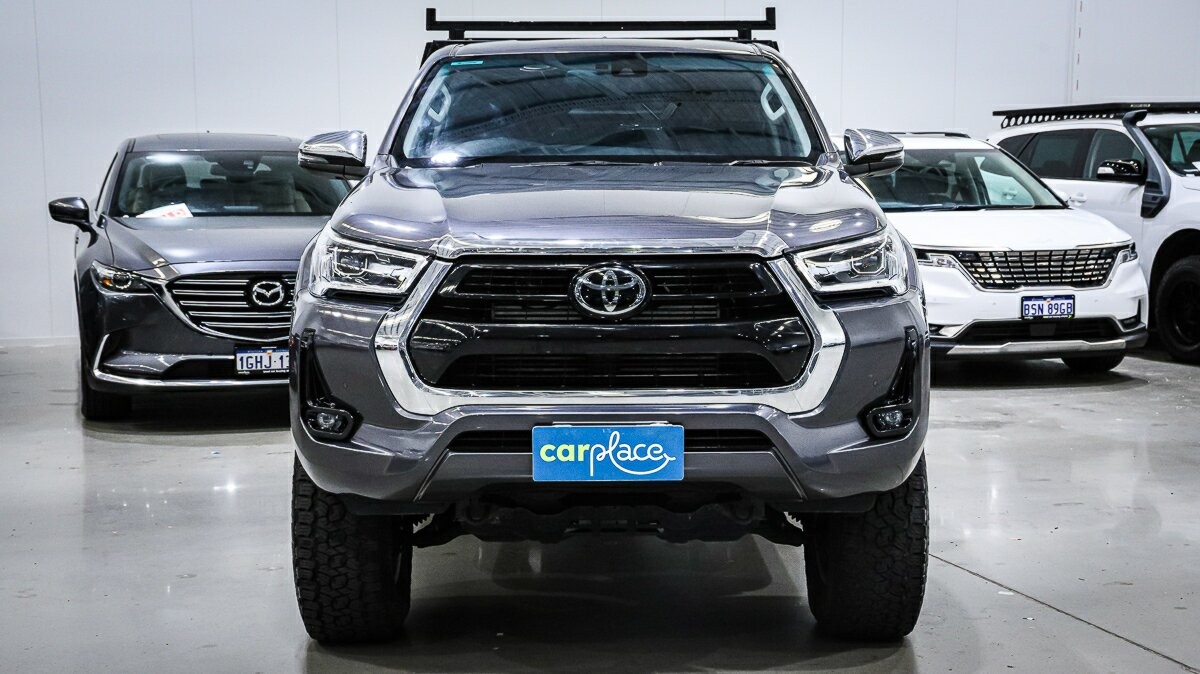 Toyota Hilux image 2