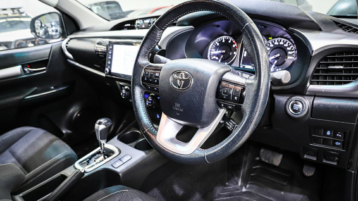 Toyota Hilux image 4
