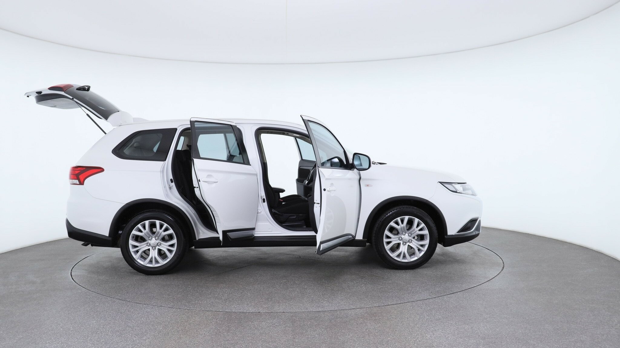 Mitsubishi Outlander image 4