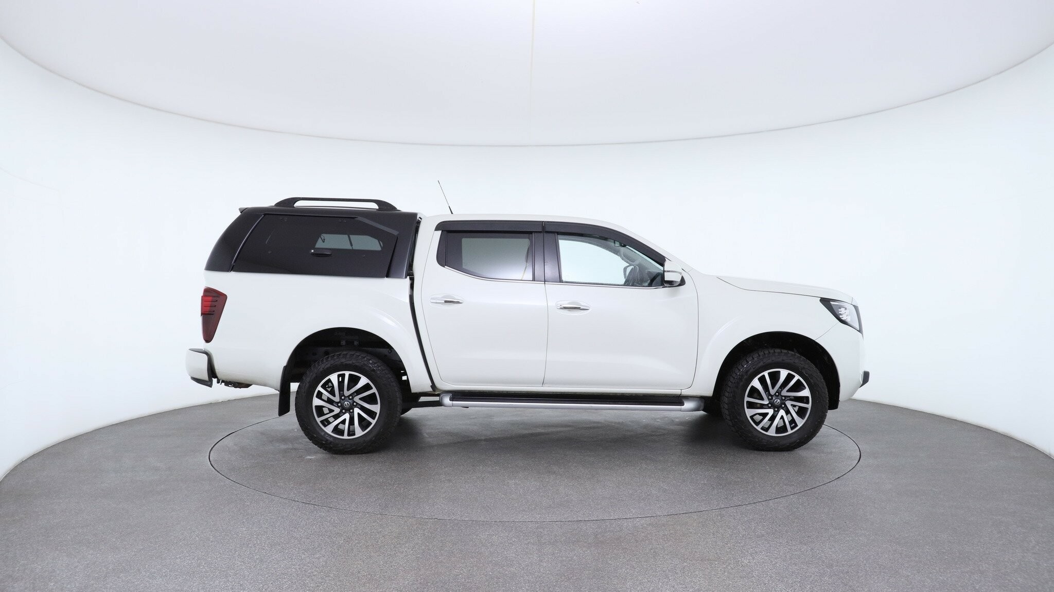Nissan Navara image 3