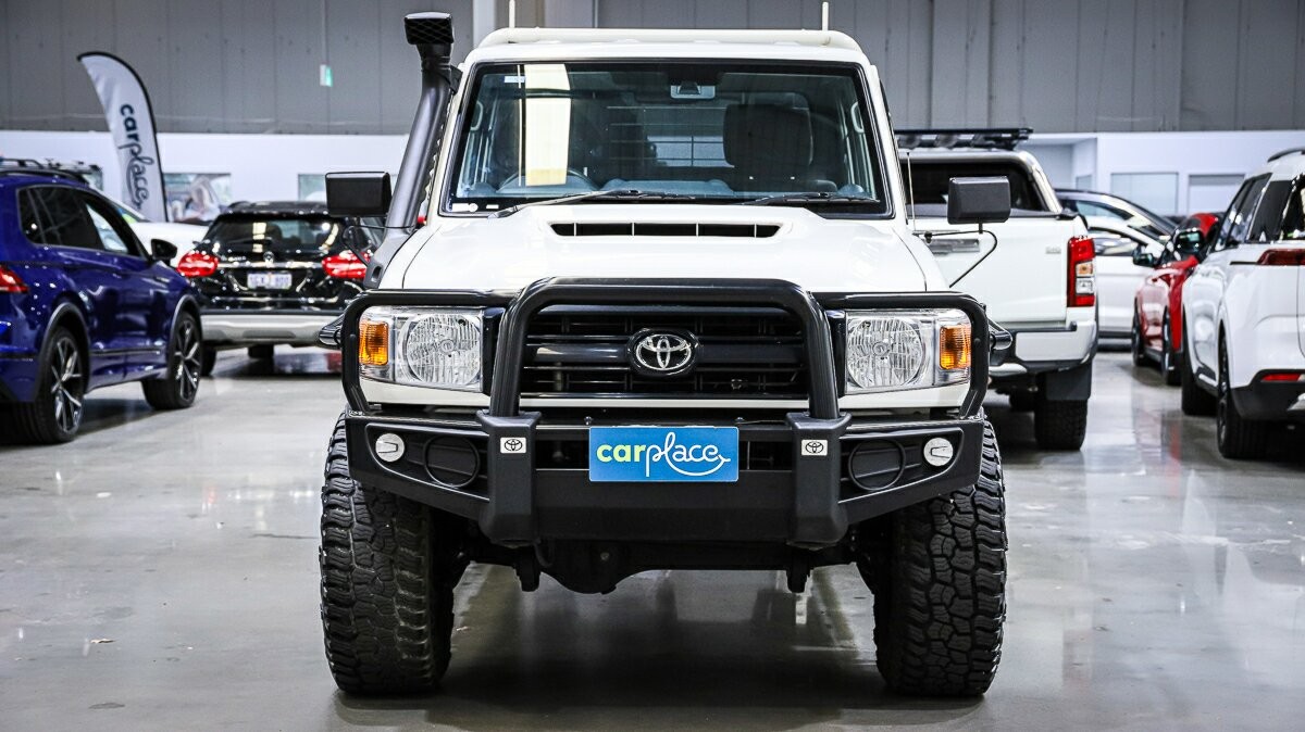 Toyota Landcruiser image 2
