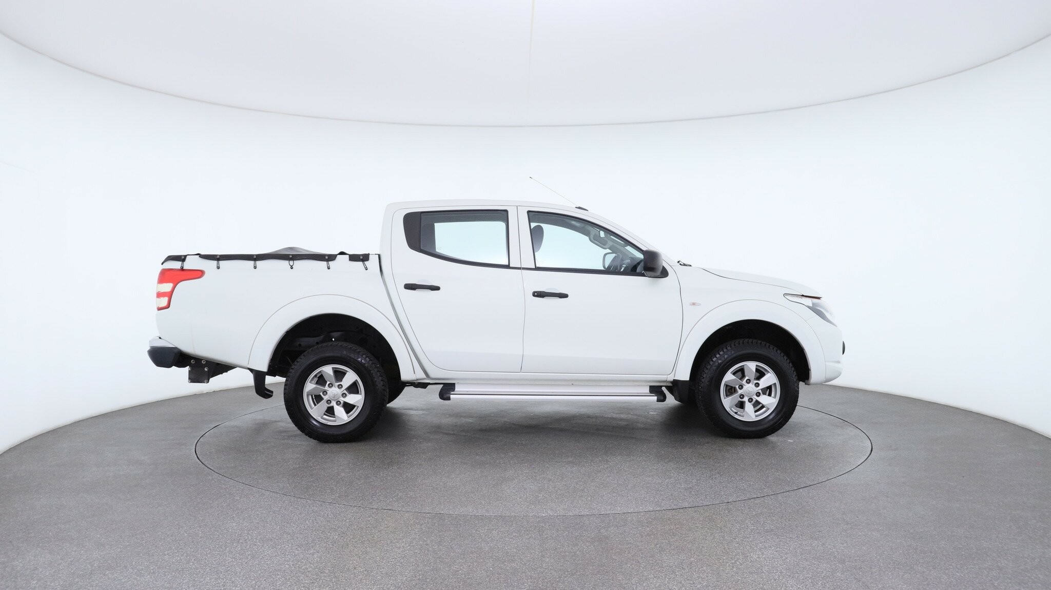 Mitsubishi Triton image 3