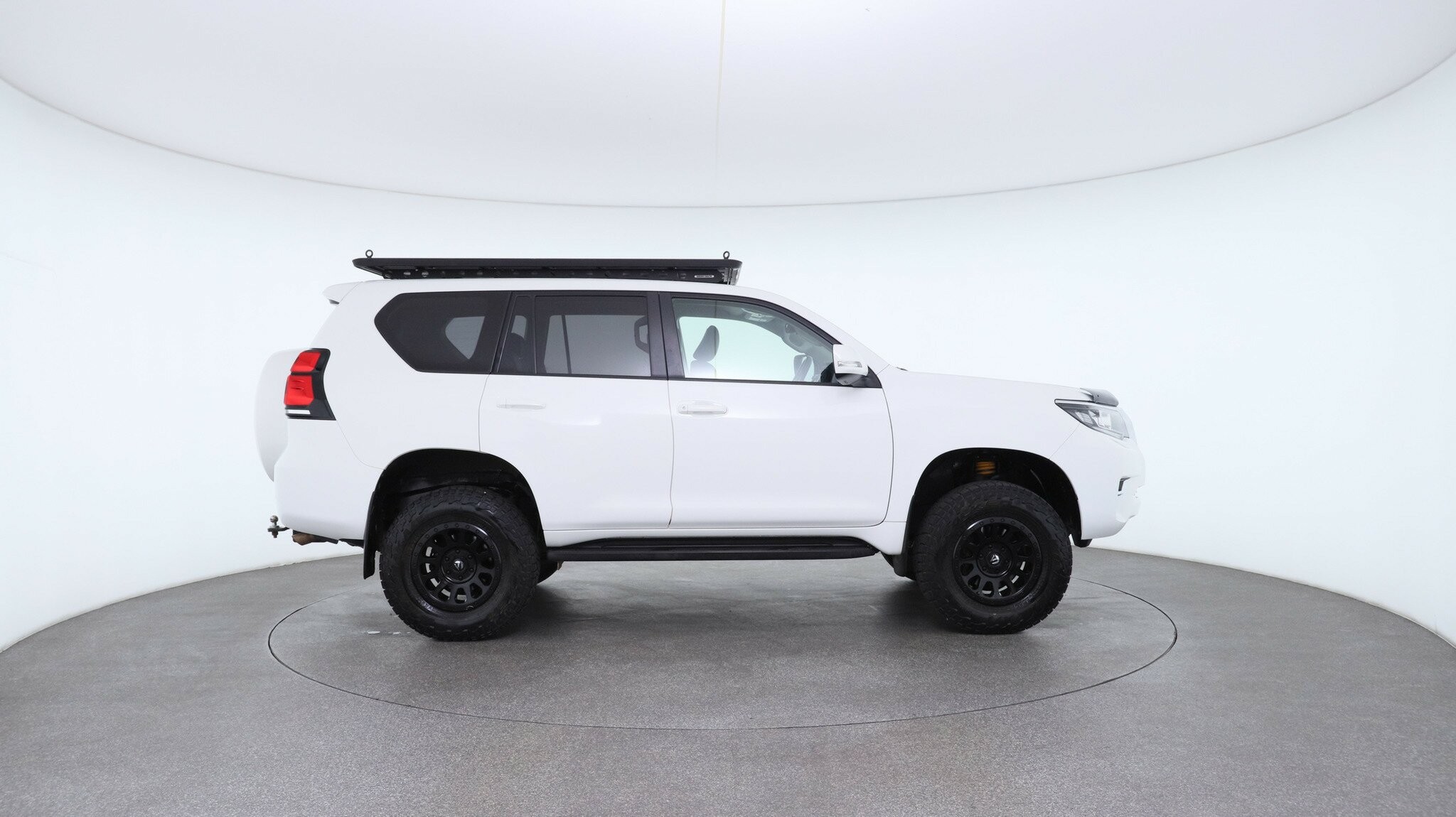Toyota Landcruiser Prado image 3
