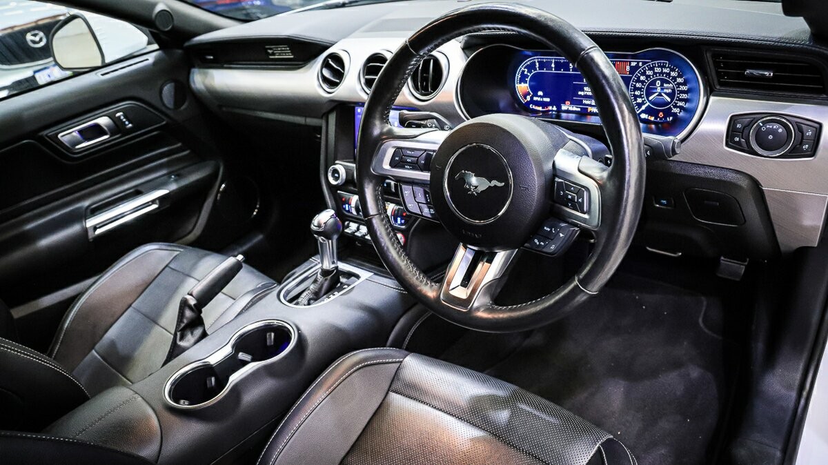 Ford Mustang image 4