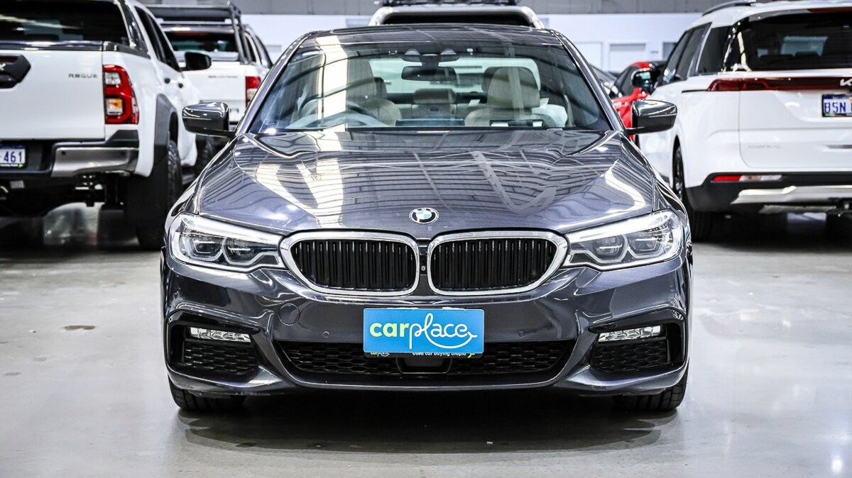 BMW 5 Series image 2