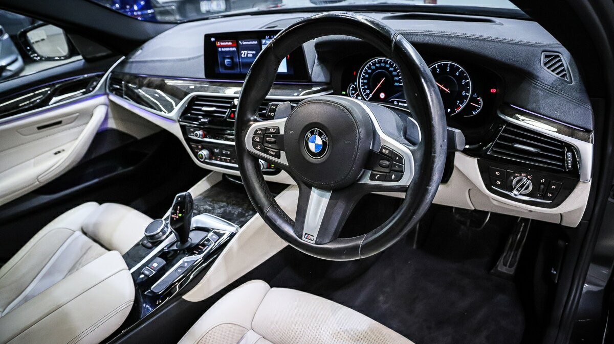 BMW 5 Series image 4
