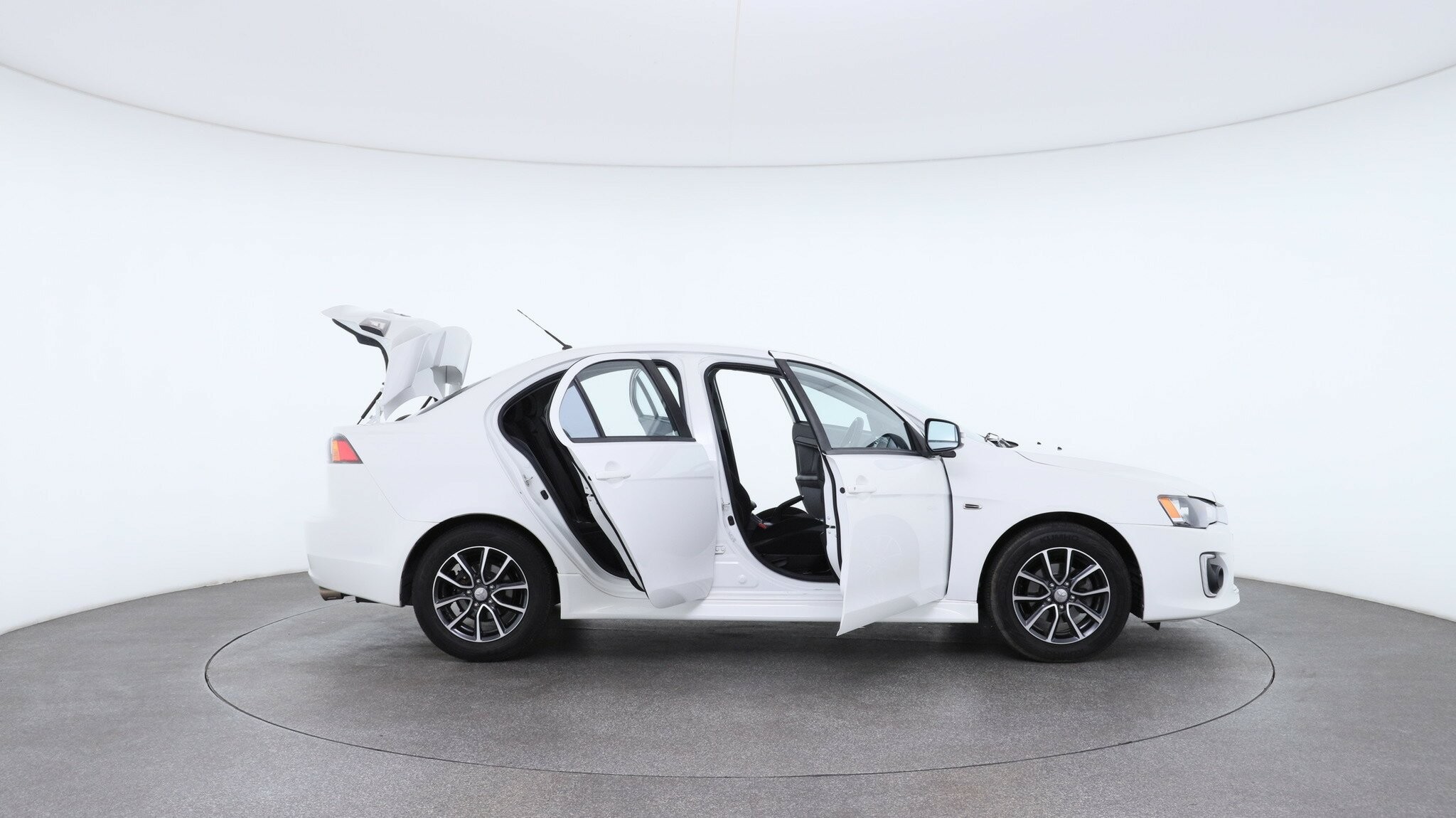 Mitsubishi Lancer image 4