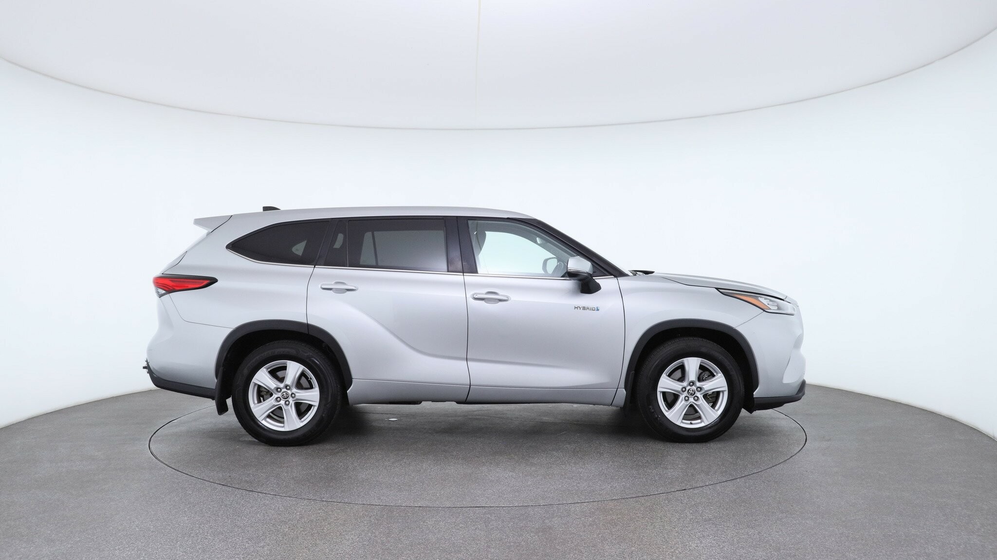 Toyota Kluger image 3