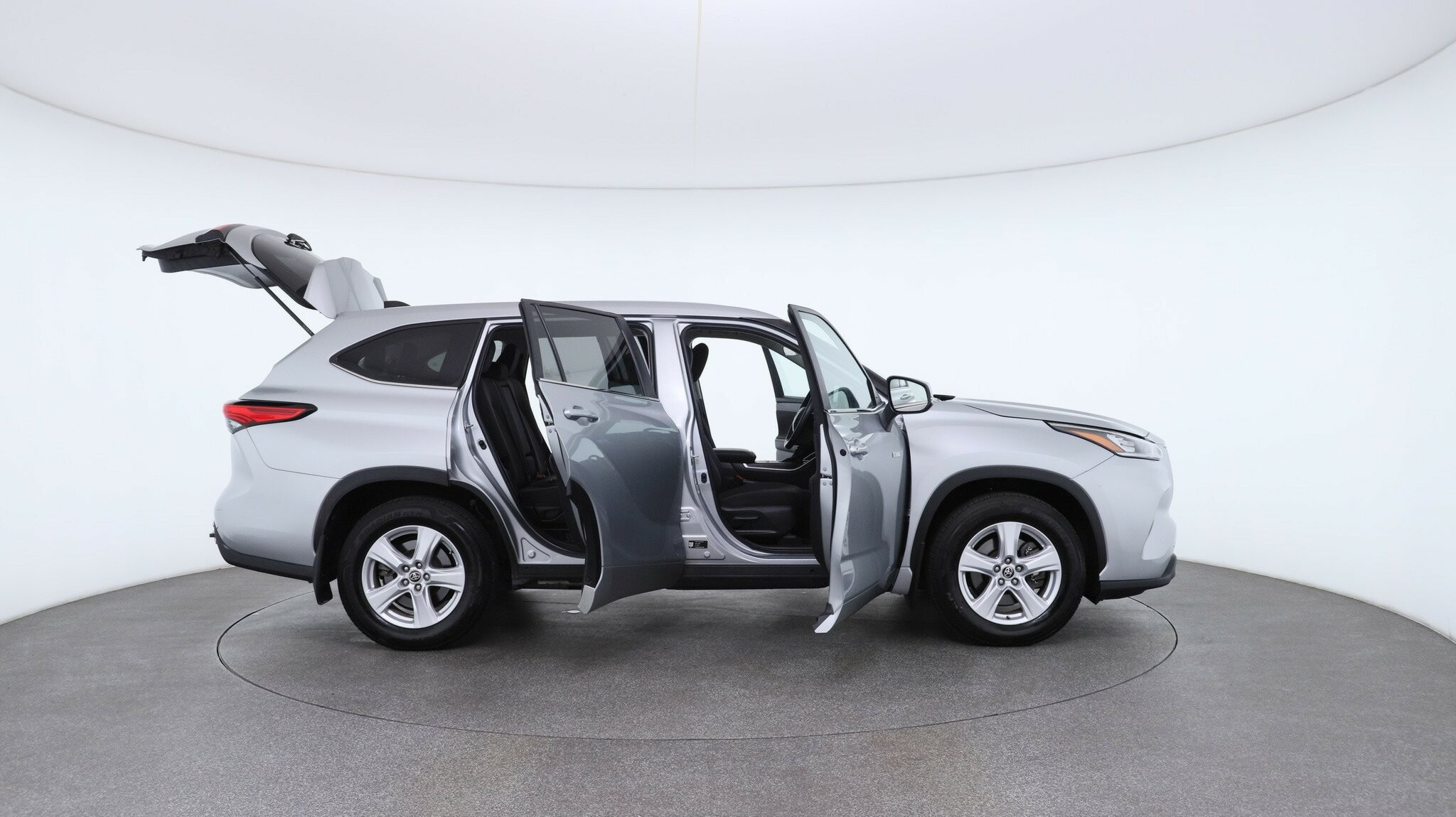 Toyota Kluger image 4