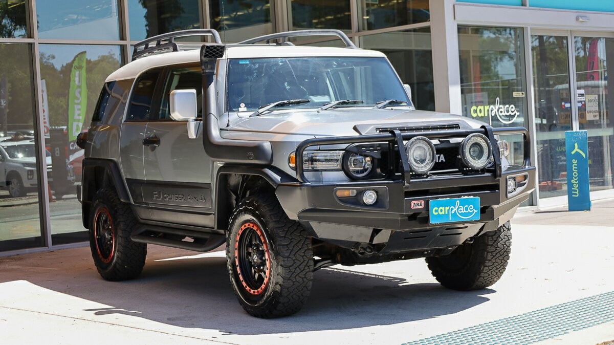 Toyota Fj Cruiser image 3