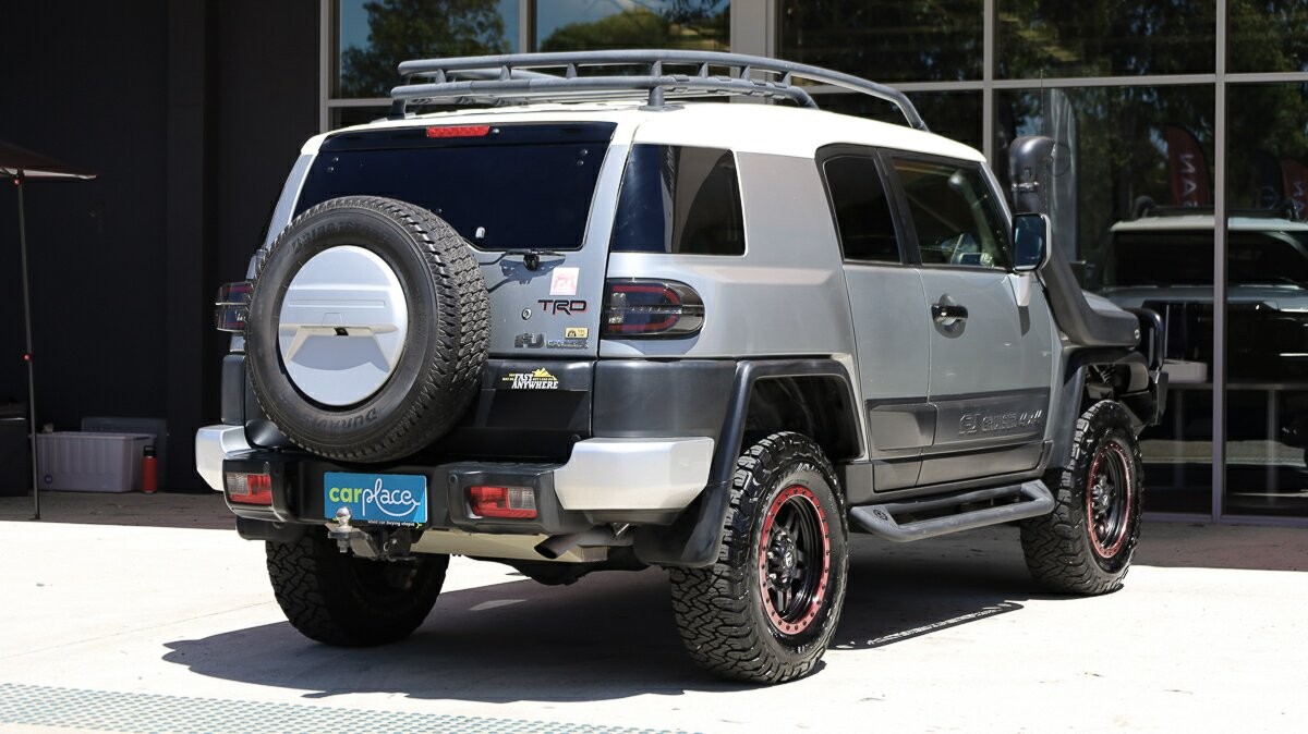 Toyota Fj Cruiser image 4