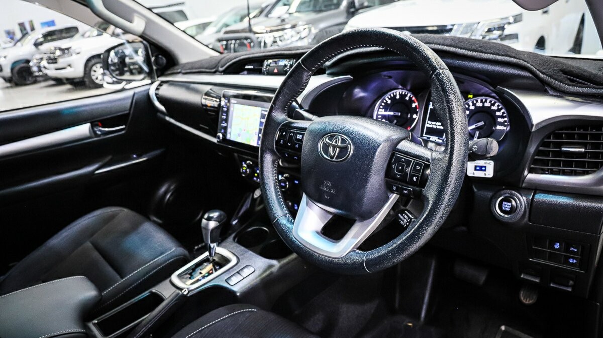 Toyota Hilux image 4
