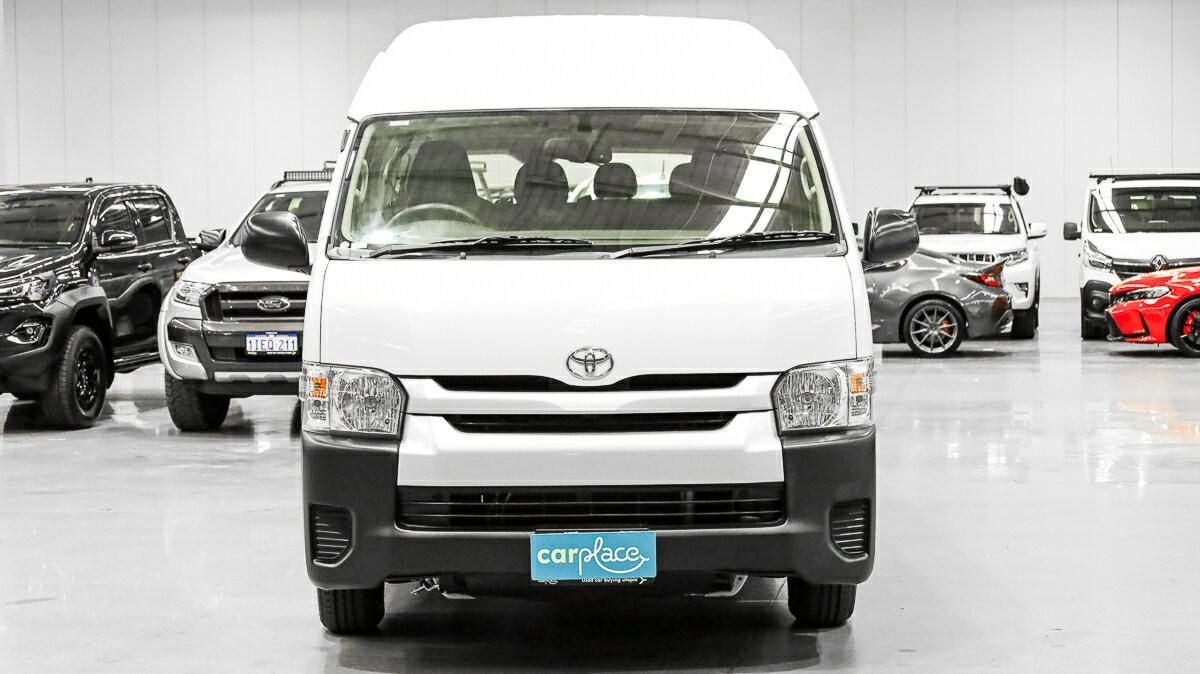 Toyota Hiace image 2