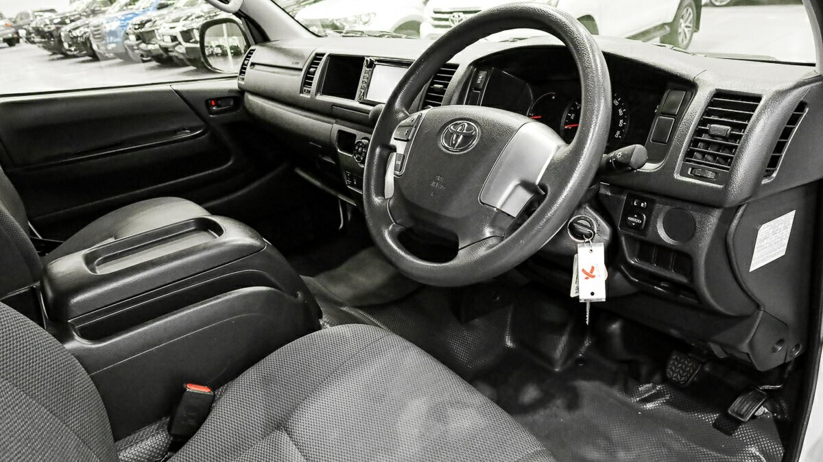 Toyota Hiace image 4