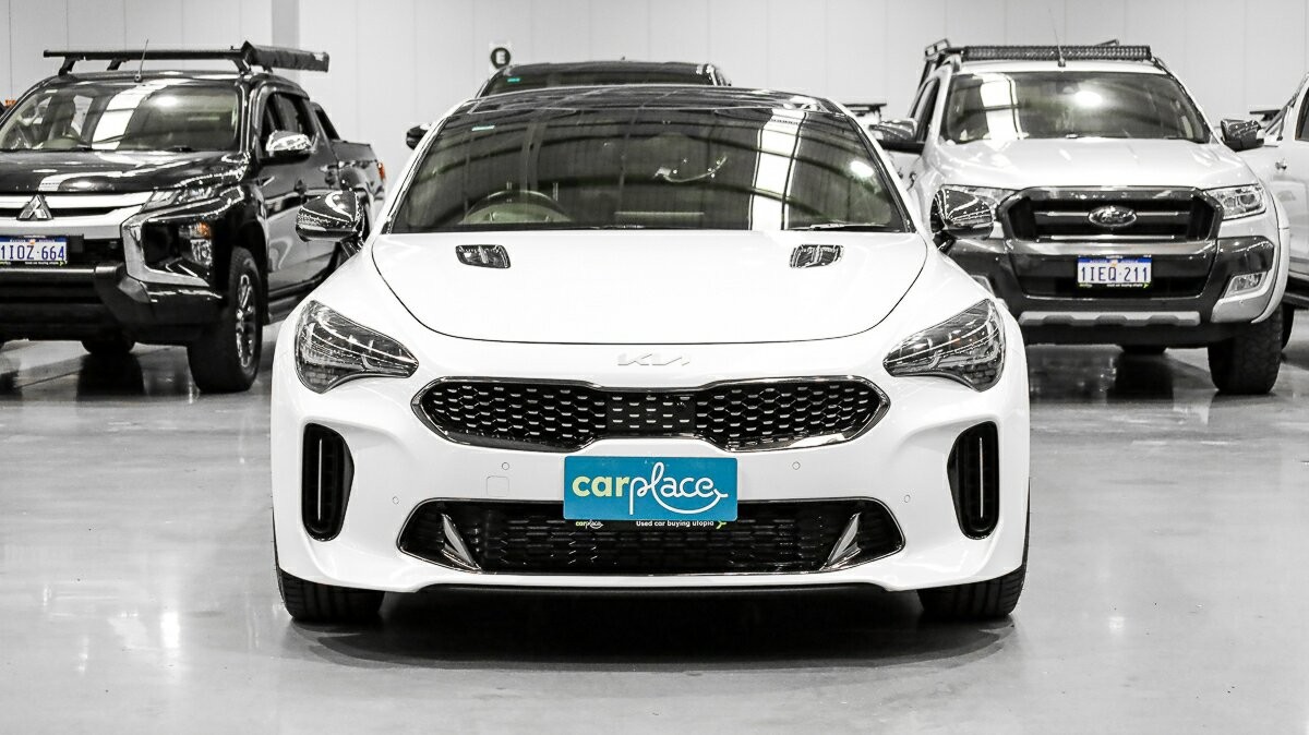 Kia Stinger image 2