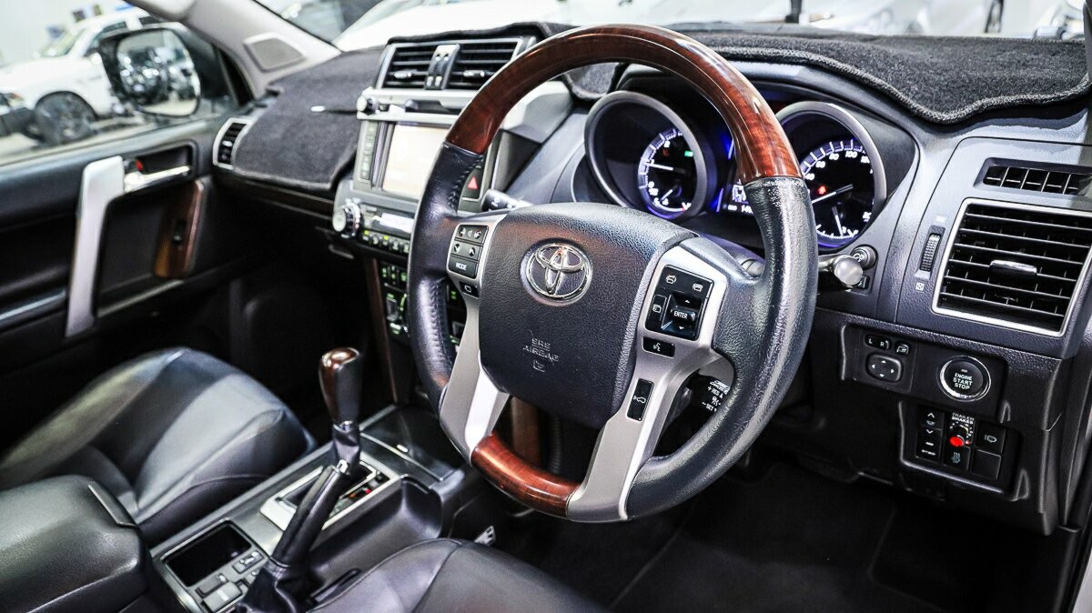 Toyota Landcruiser Prado image 4