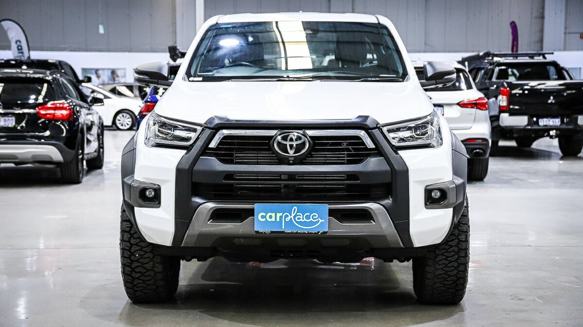 Toyota Hilux image 2