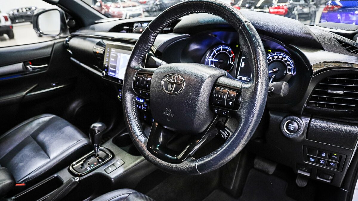 Toyota Hilux image 4
