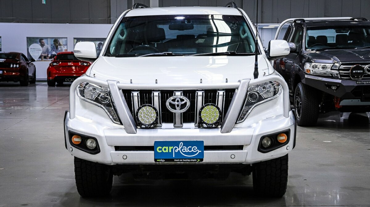 Toyota Landcruiser Prado image 2